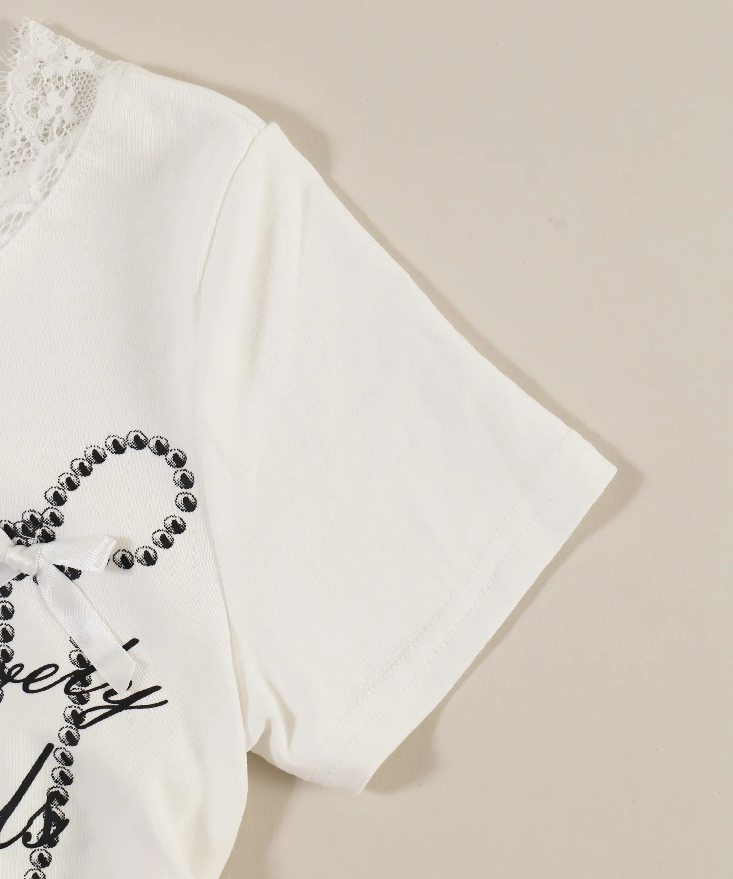 リボングラフィックサイドドロストTシャツ - Image 17