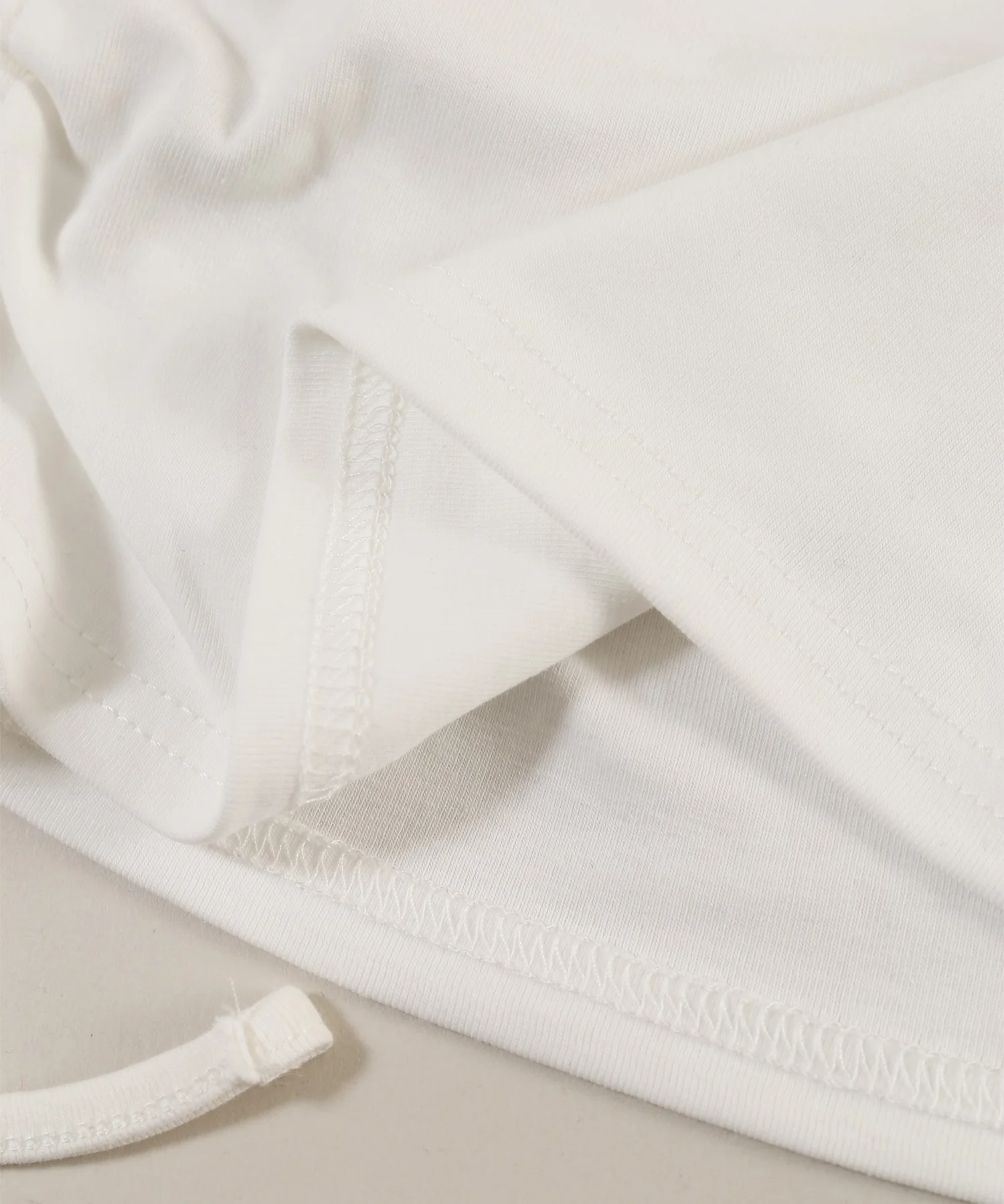 リボングラフィックサイドドロストTシャツ - Image 19