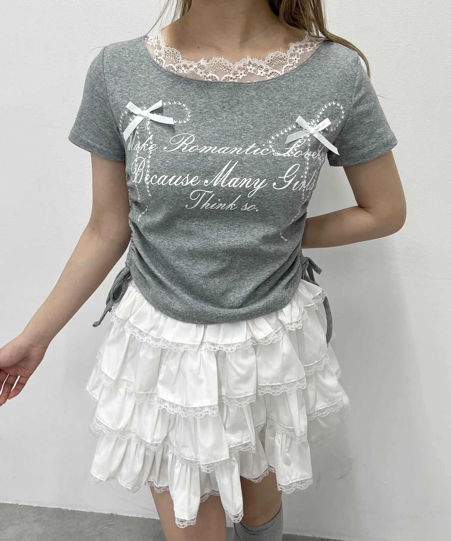 リボングラフィックサイドドロストTシャツ - Image 2