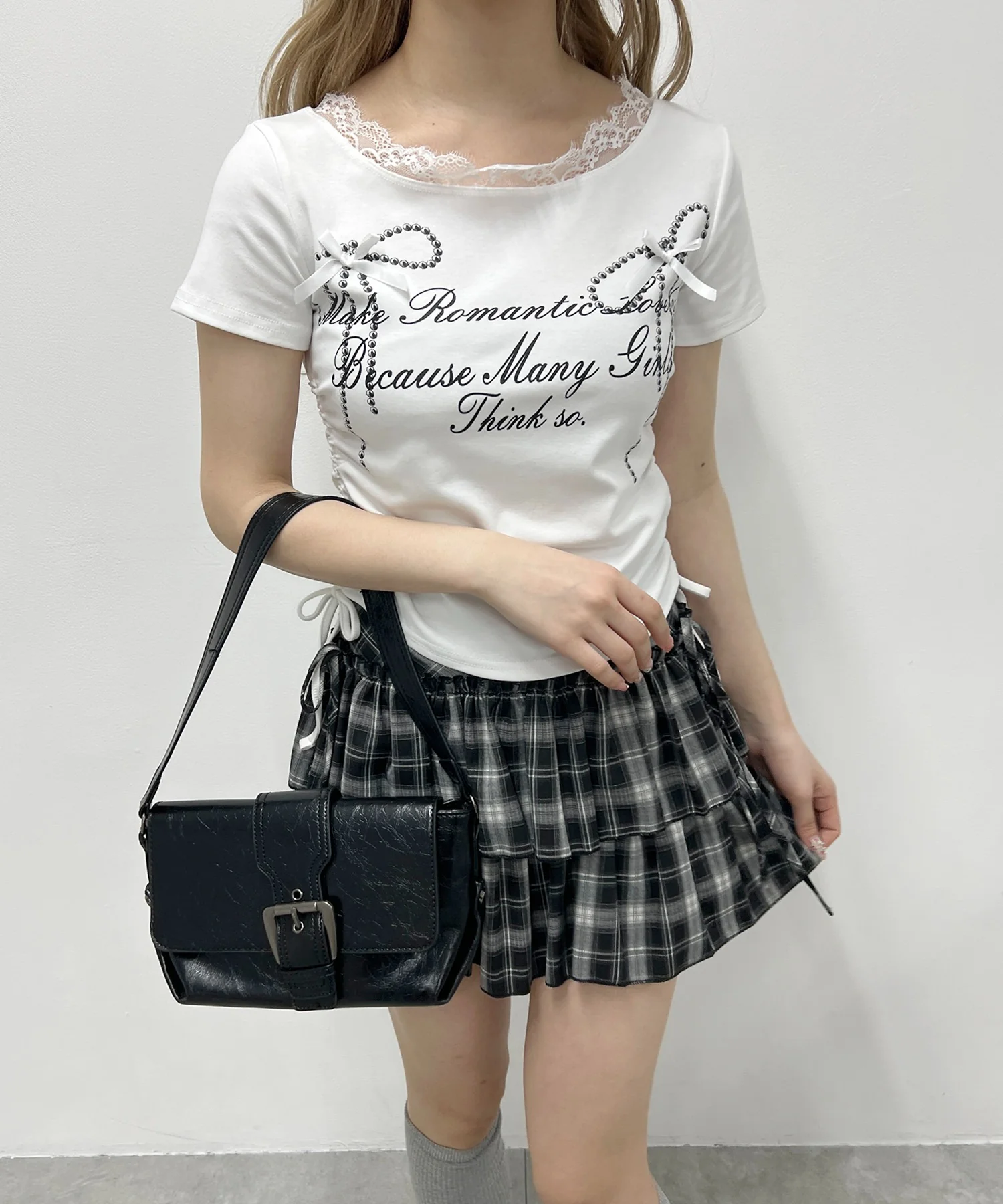 リボングラフィックサイドドロストTシャツ - Image 4