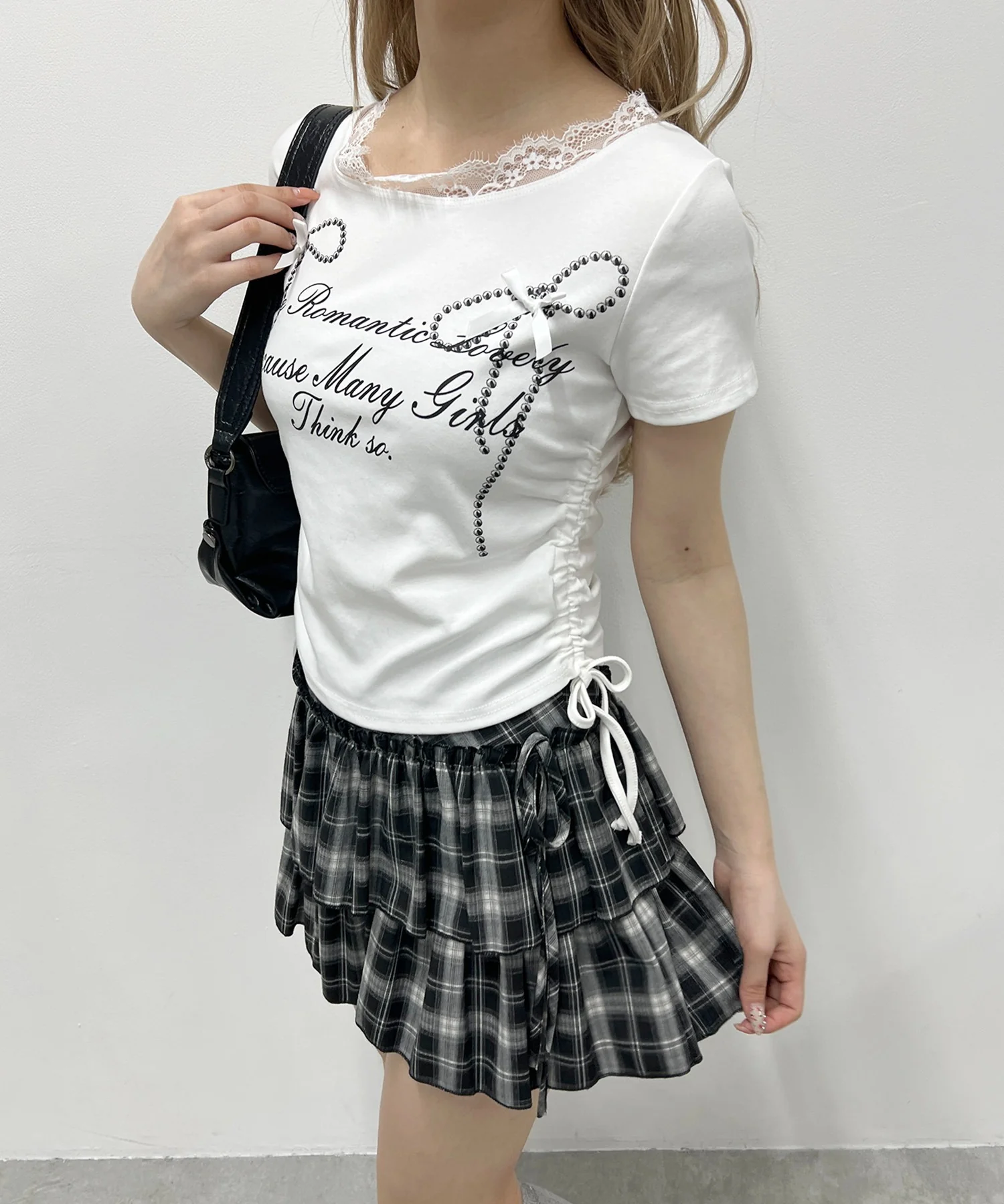 リボングラフィックサイドドロストTシャツ - Image 5