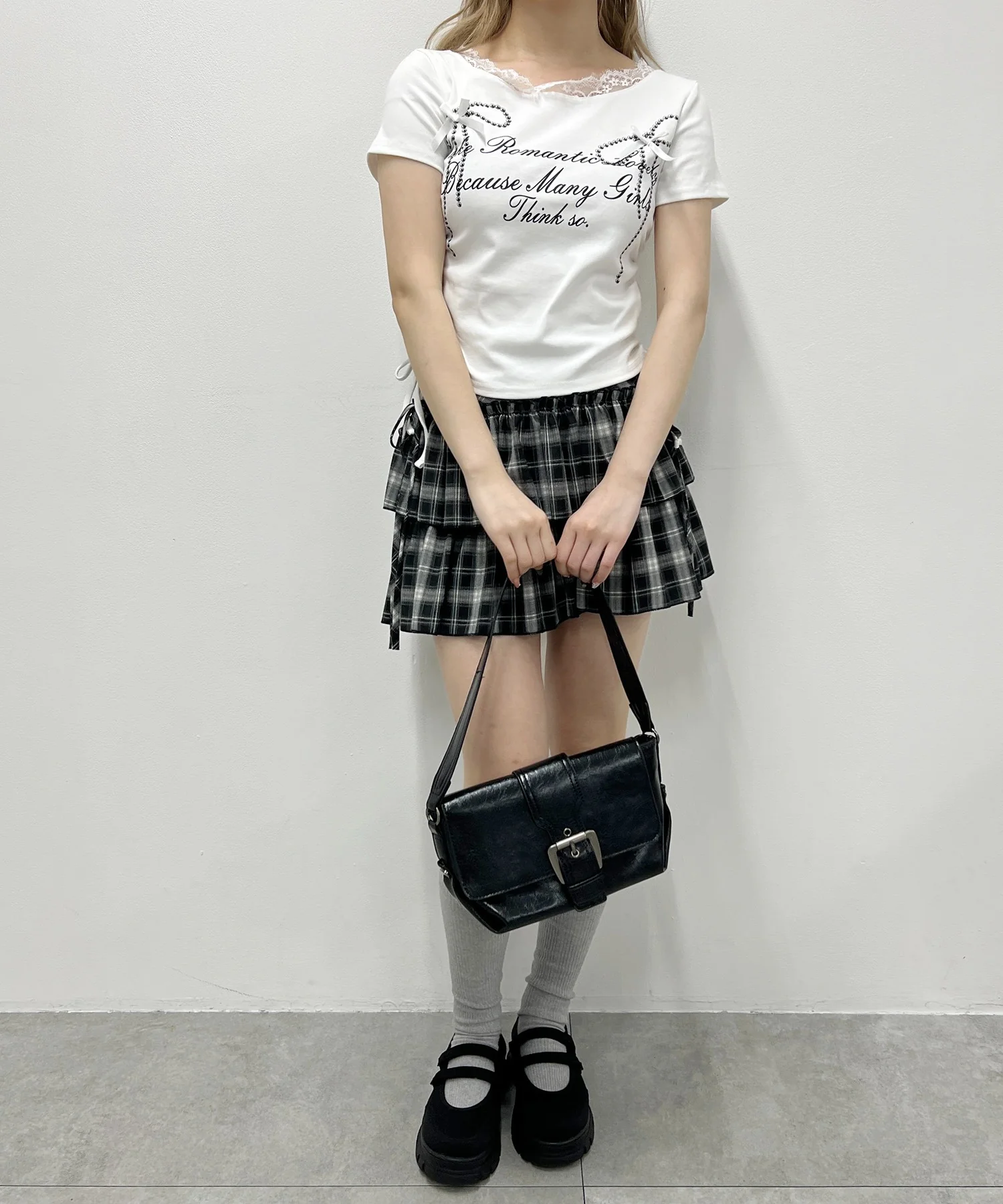 リボングラフィックサイドドロストTシャツ - Image 8