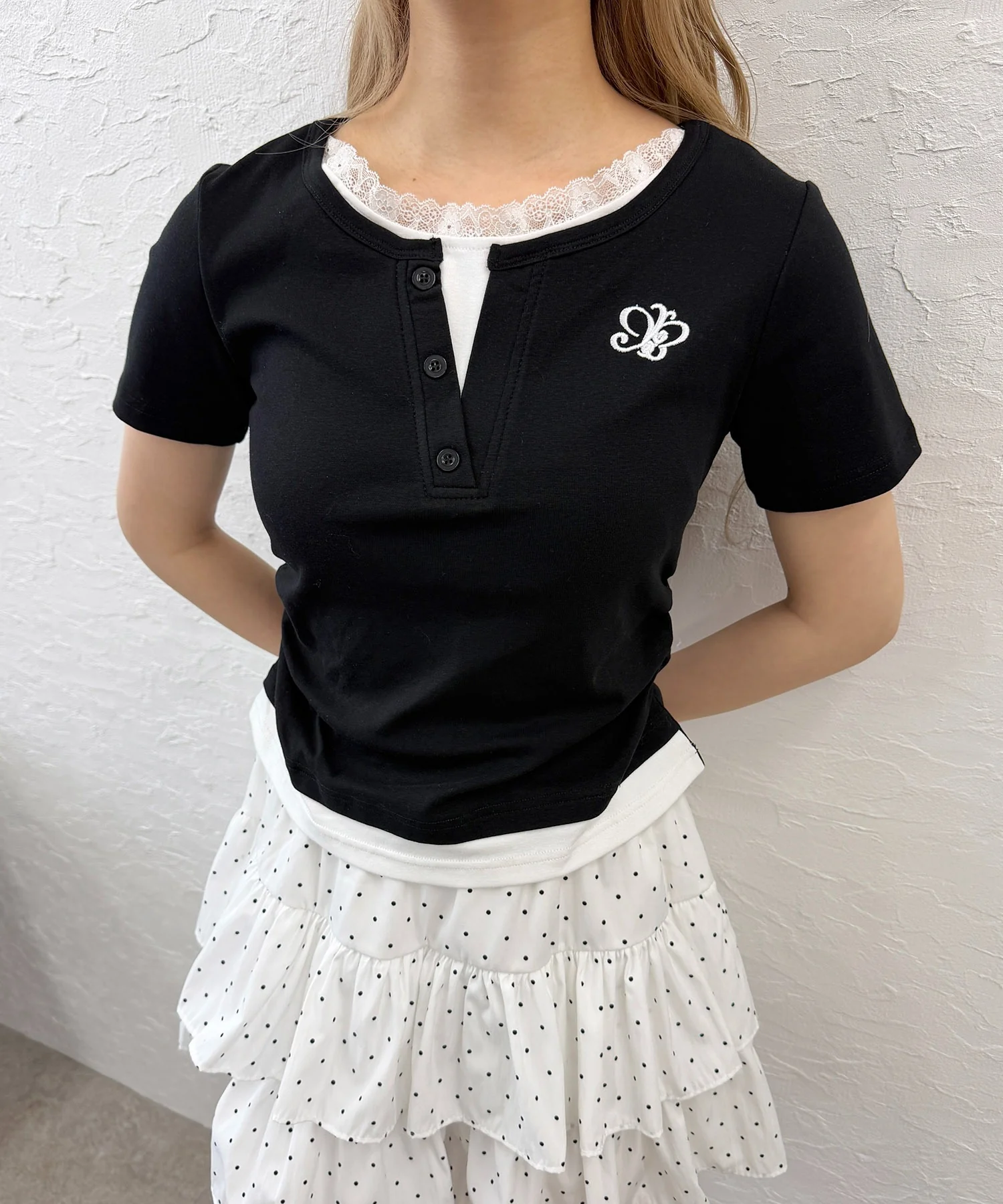 レースネックレイヤードTシャツ - Image 10