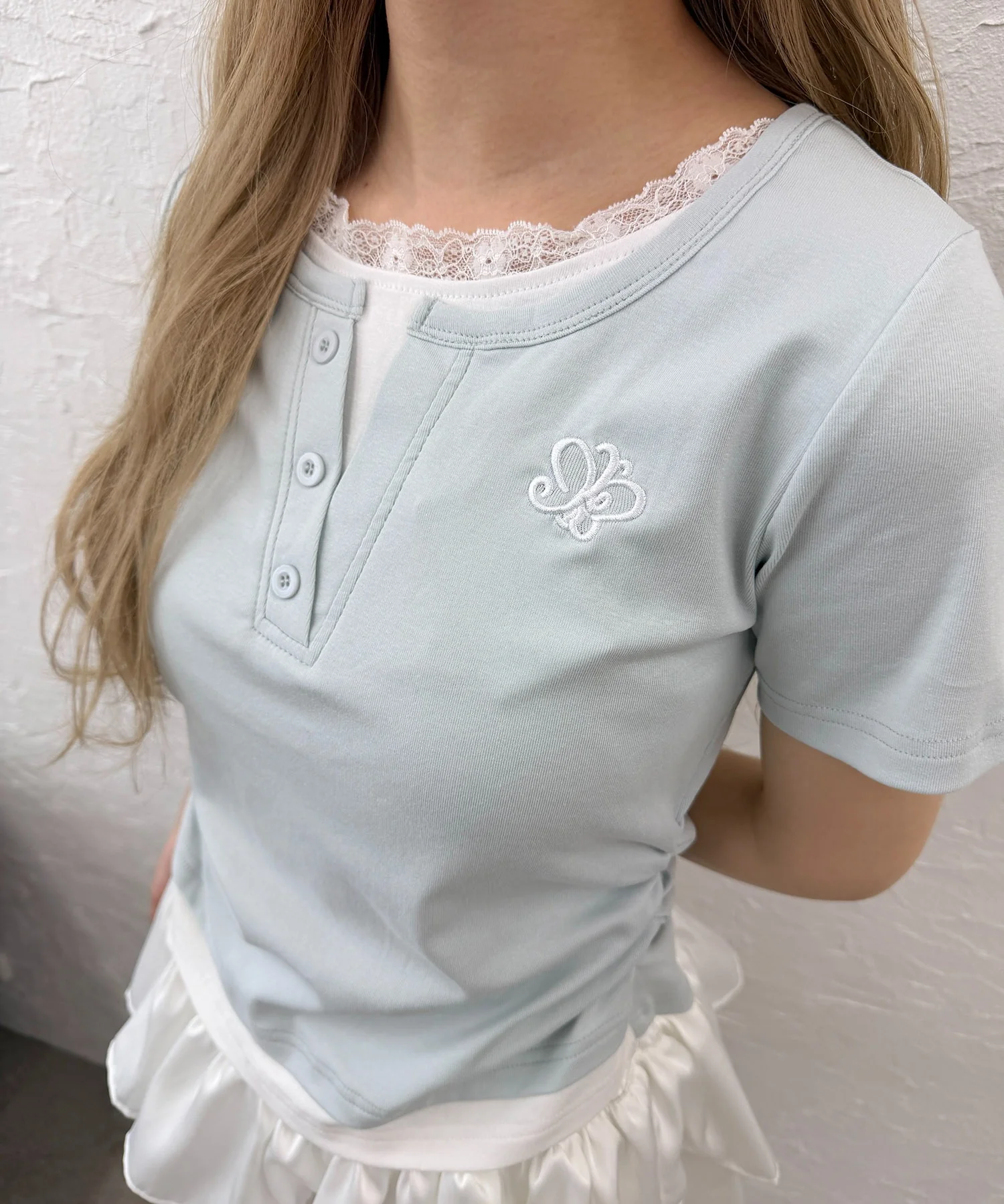 レースネックレイヤードTシャツ - Image 4