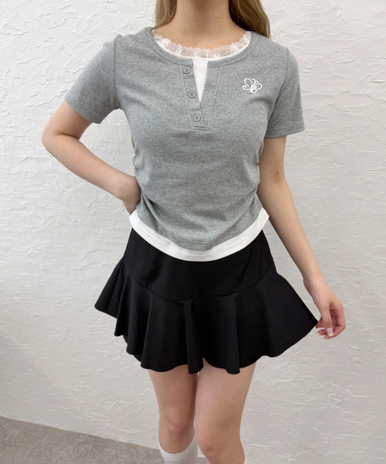 レースネックレイヤードTシャツ - Image 7