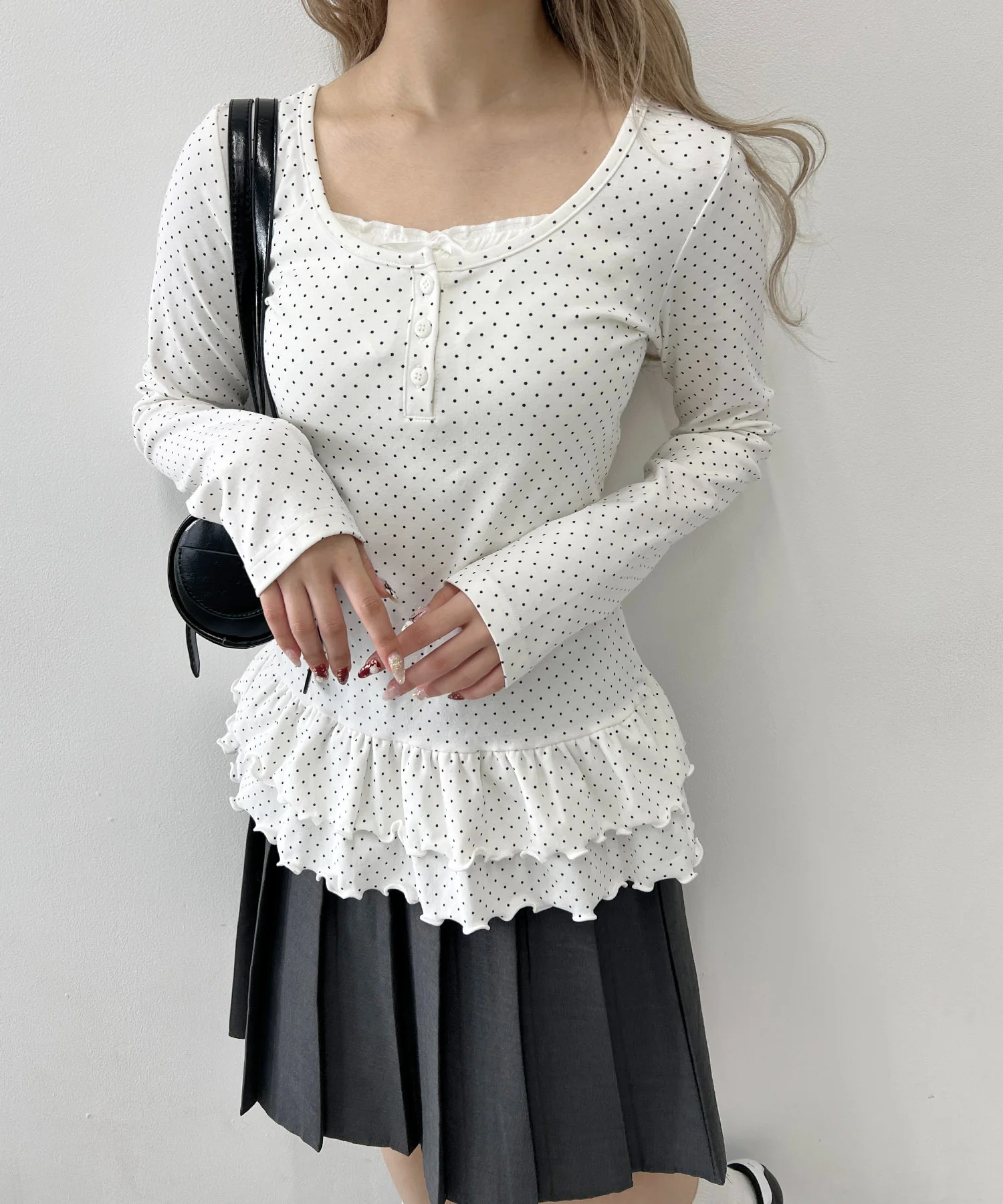 ヘムフリルドットヘンリーネックトップス - Image 3