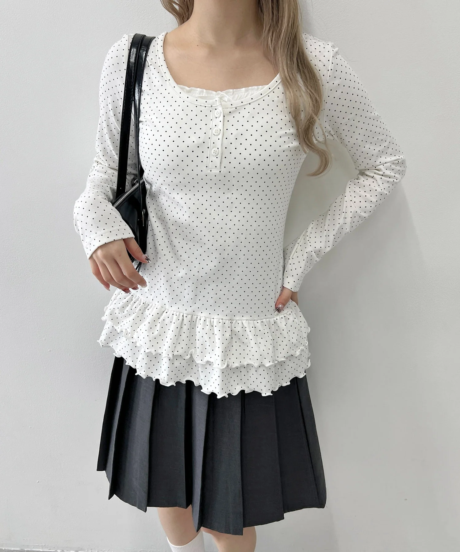 ヘムフリルドットヘンリーネックトップス - Image 4