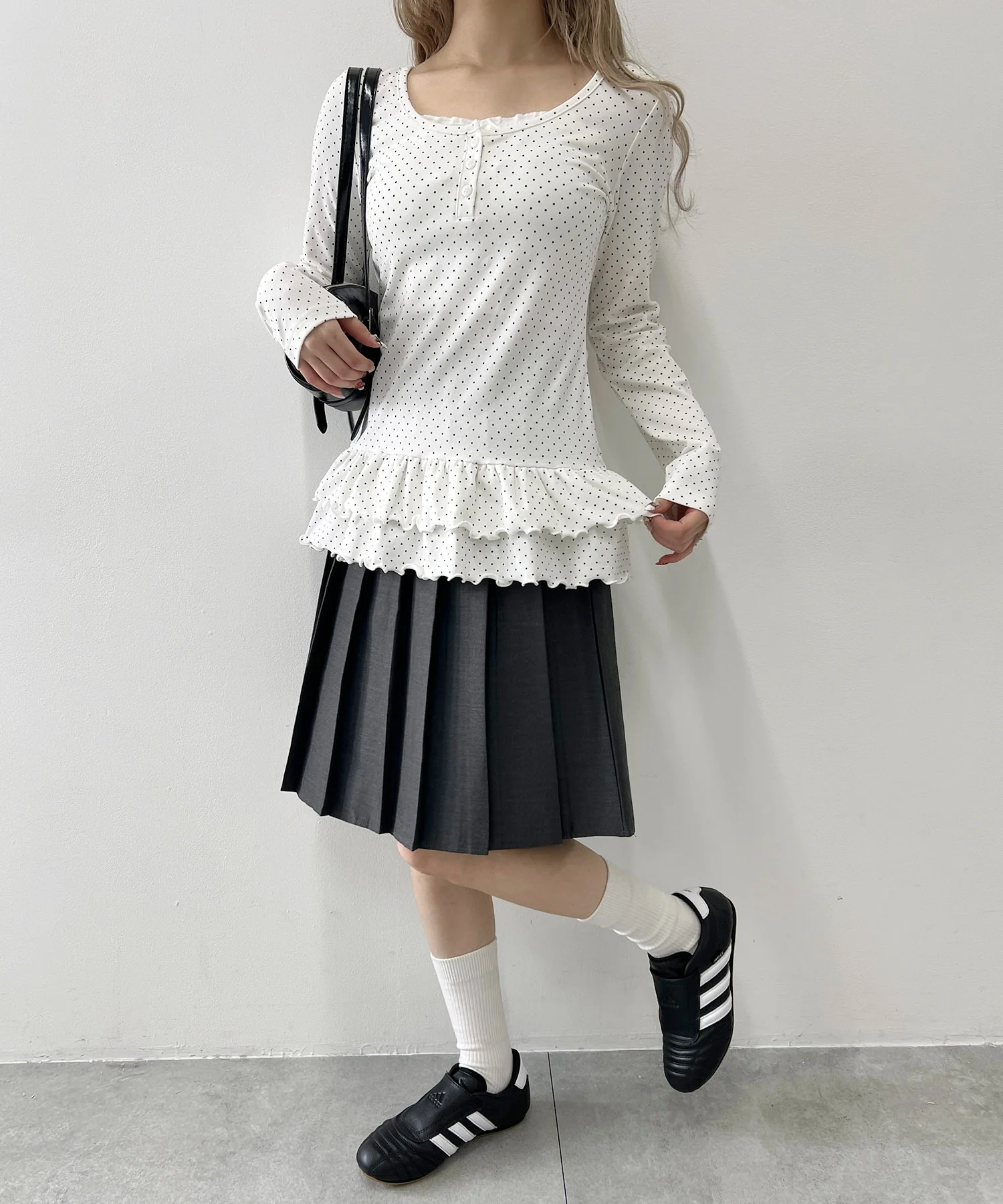ヘムフリルドットヘンリーネックトップス - Image 5