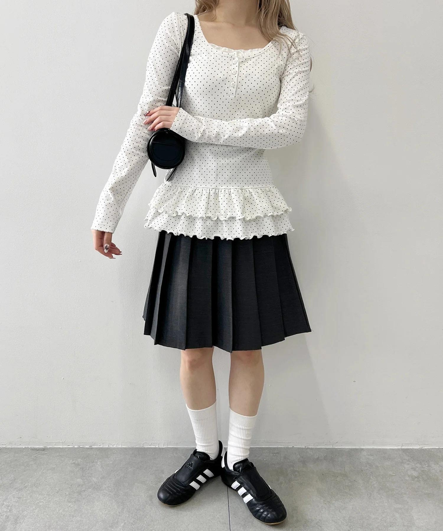 ヘムフリルドットヘンリーネックトップス - Image 6