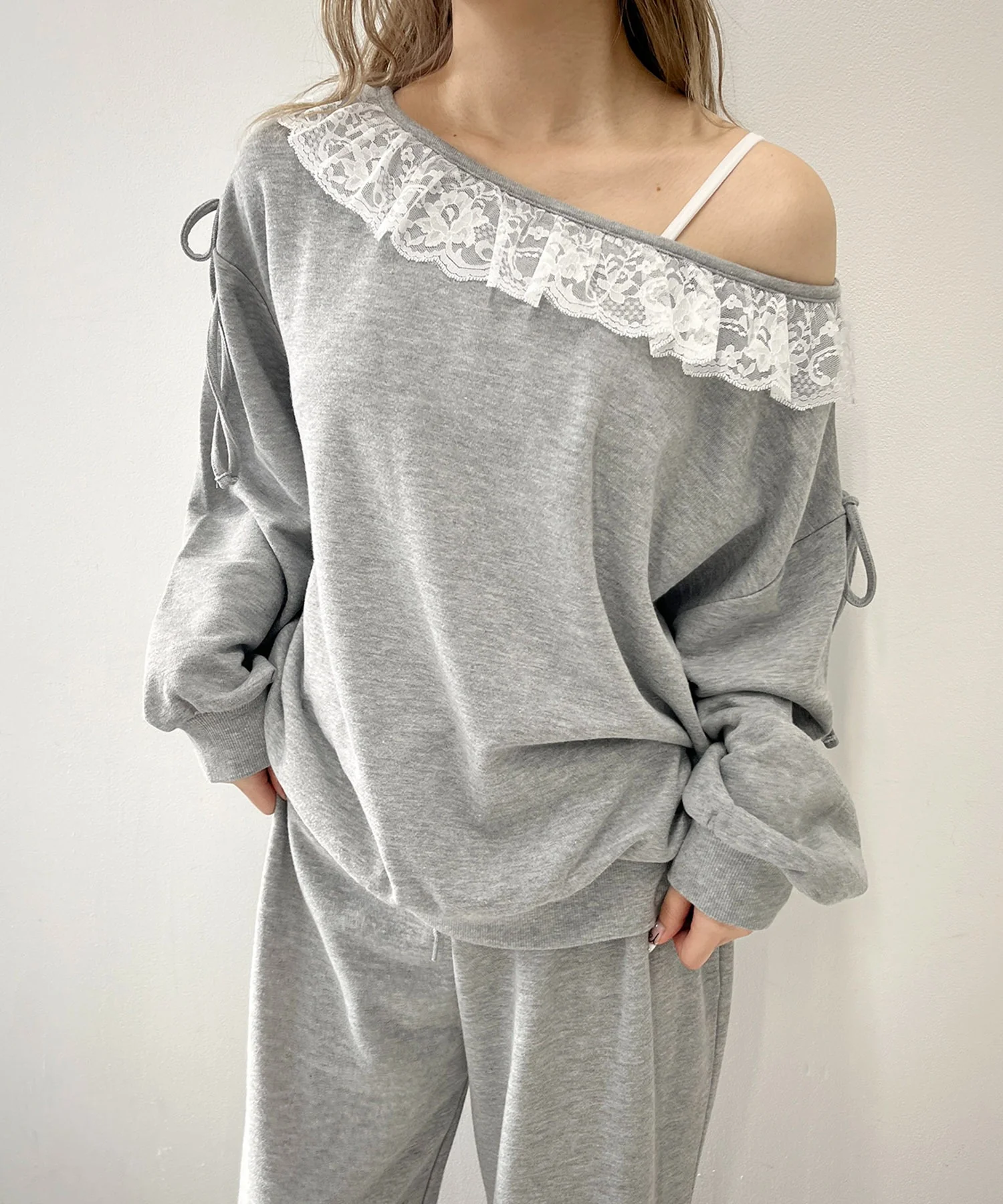レースパイピングオフショルスウェット - Image 2