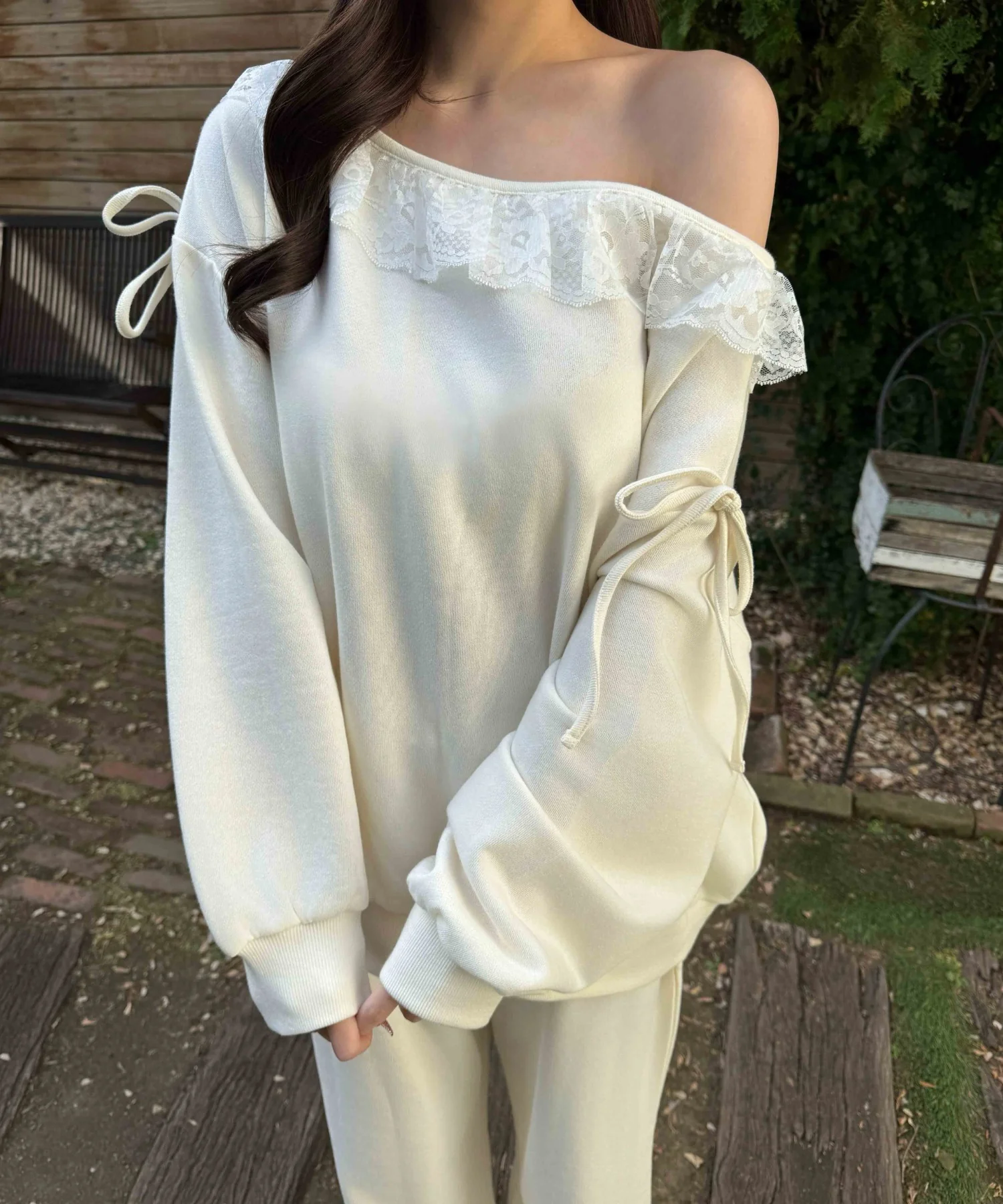 レースパイピングオフショルスウェット - Image 4