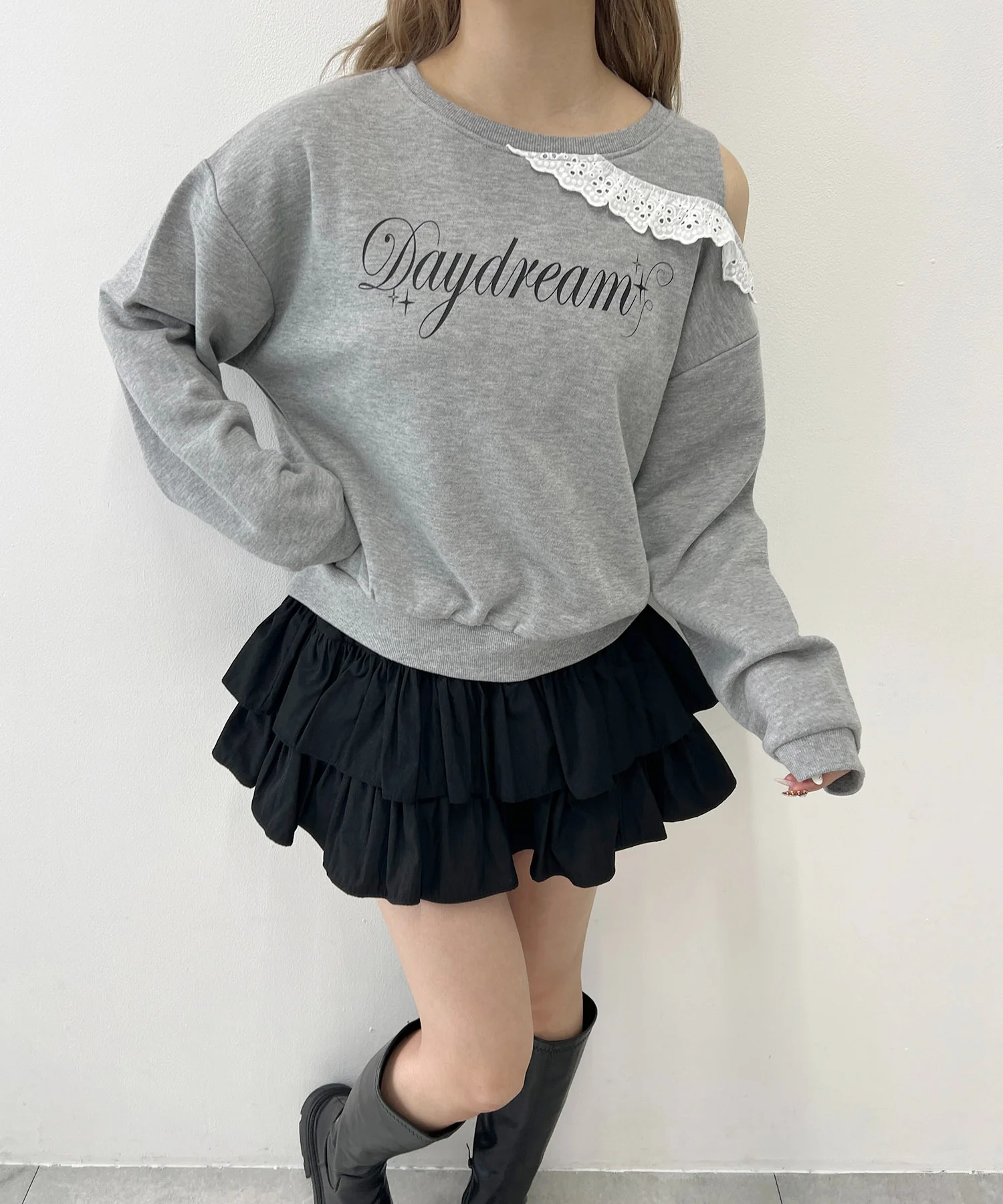 オープンショルダーフリルスウェット - Image 7