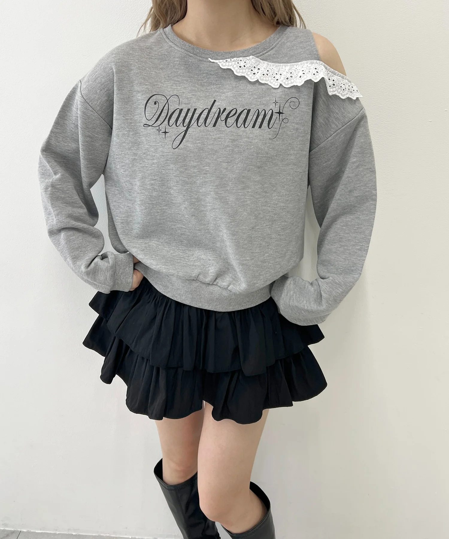 オープンショルダーフリルスウェット - Image 8
