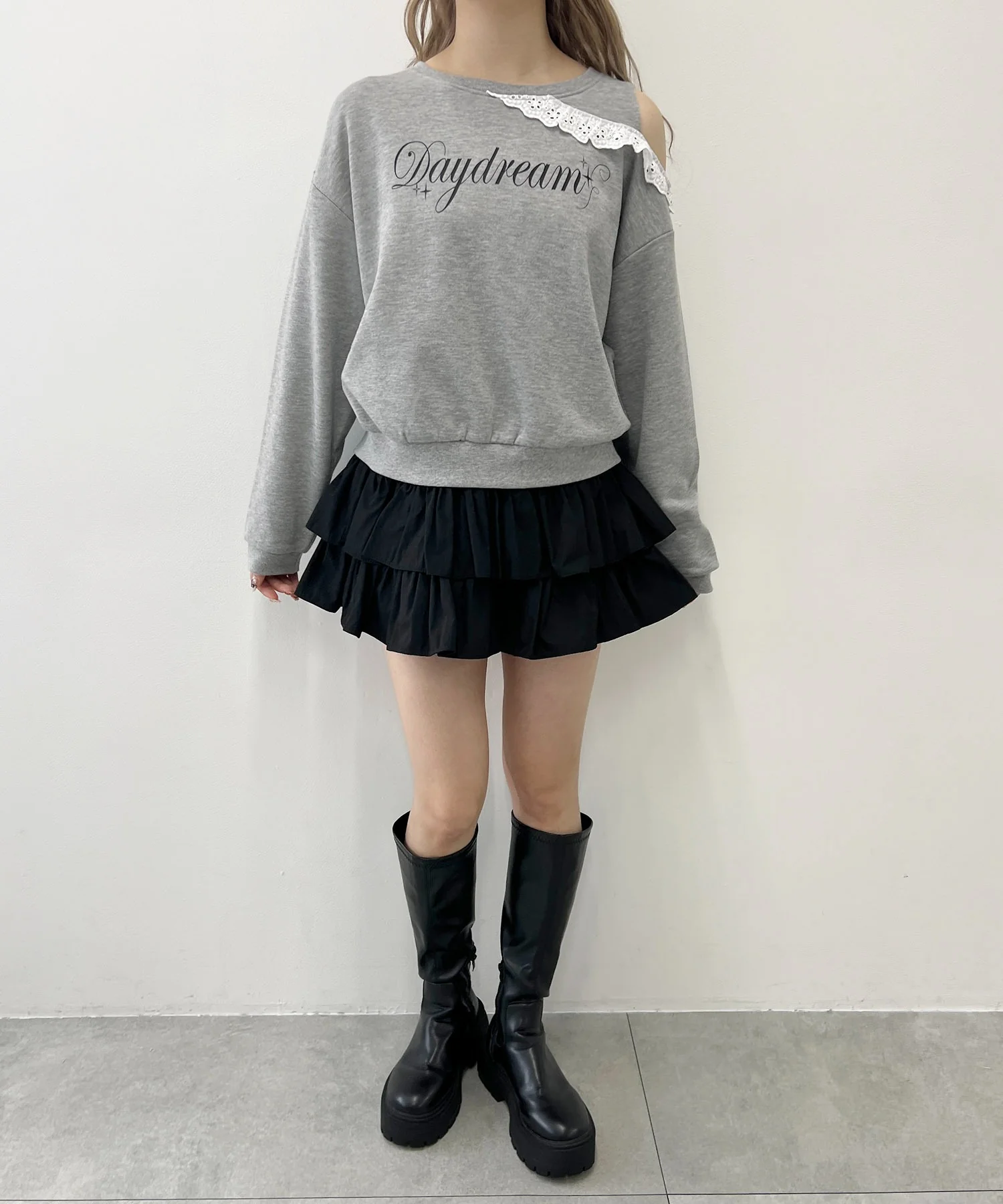 オープンショルダーフリルスウェット - Image 9