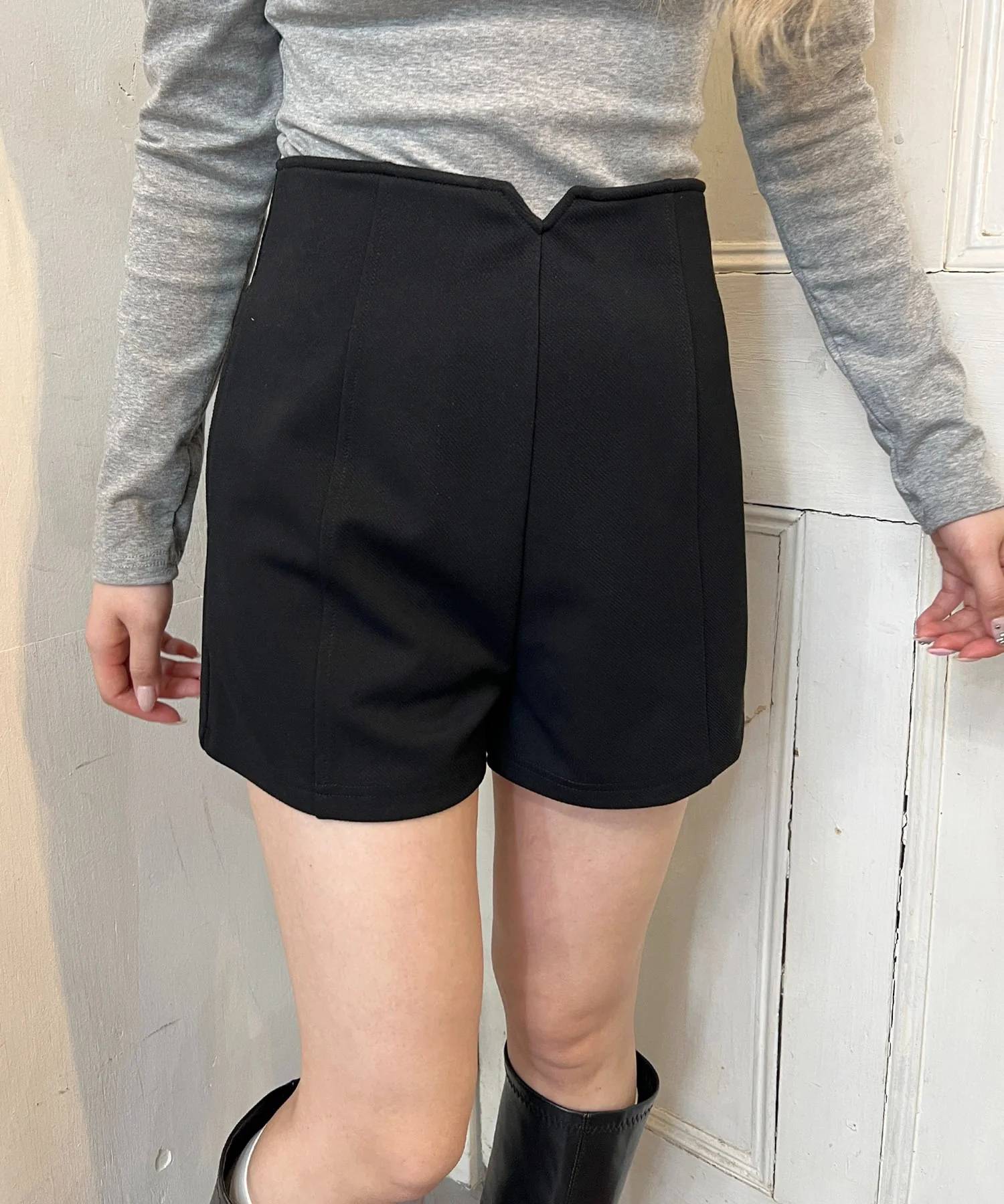 タックデザインショートパンツ - Image 2