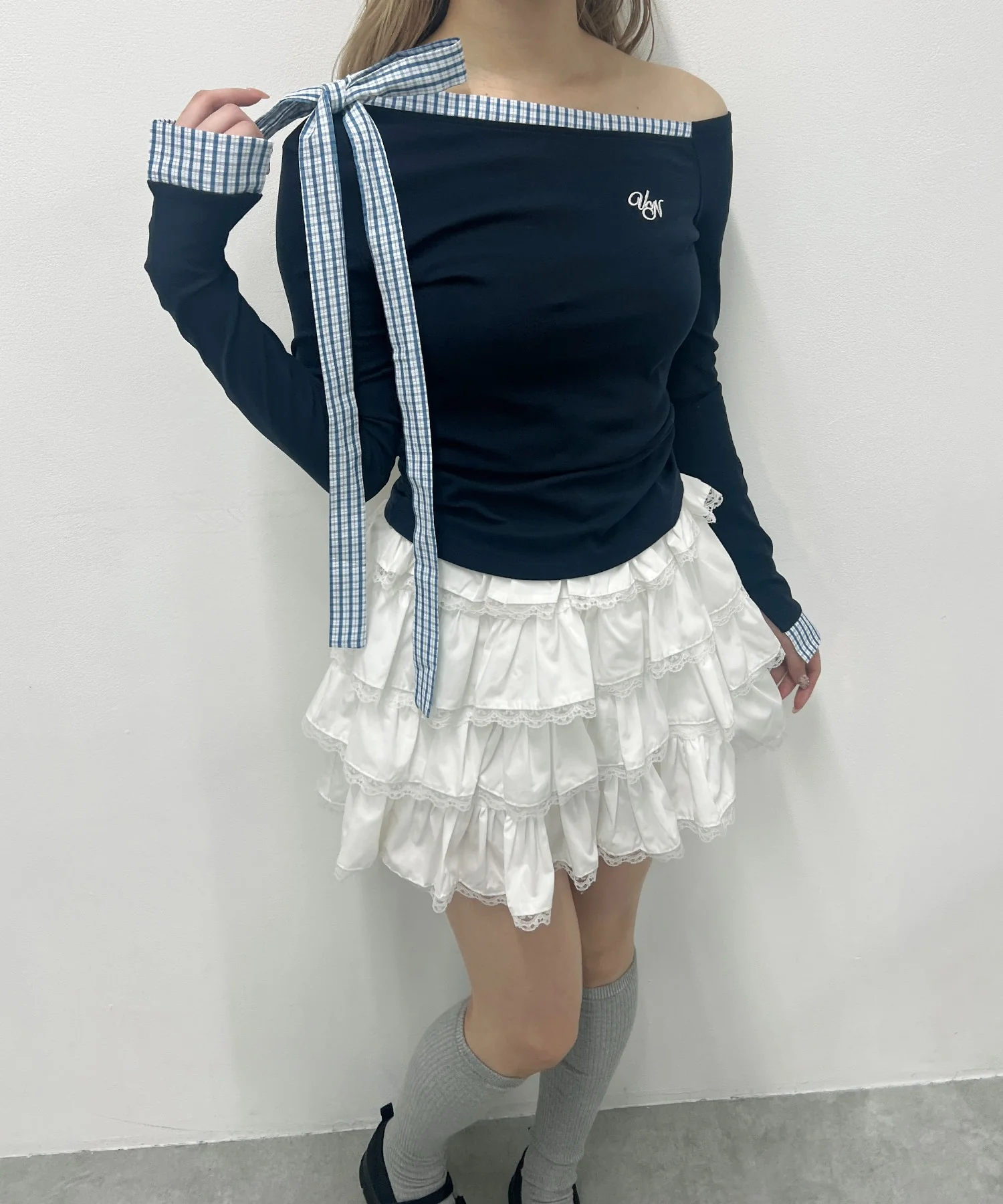 ショルダーリボンオフショルトップス - Image 3