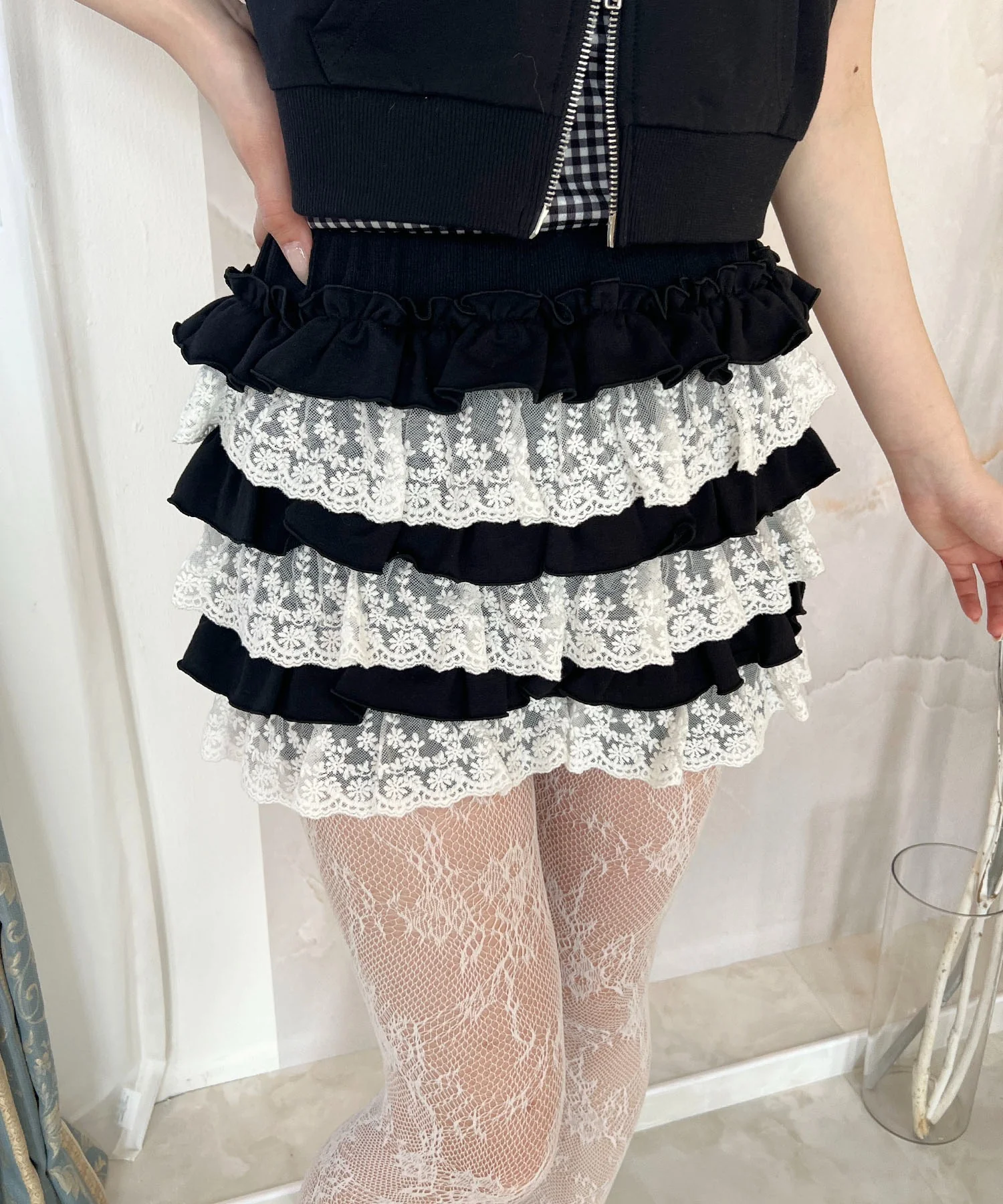 ミニフリルスウェットショートパンツ - Image 2
