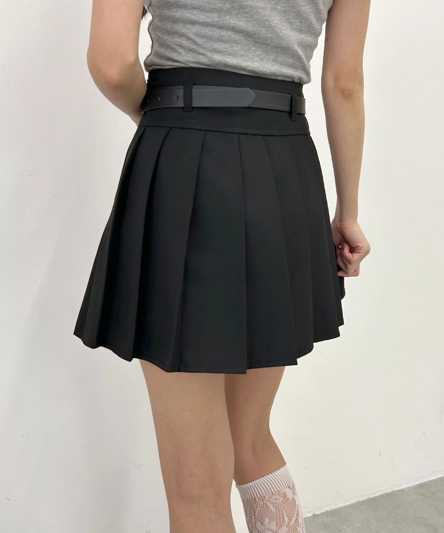 ベルト付き切り替えプリーツミニスカート - Image 9
