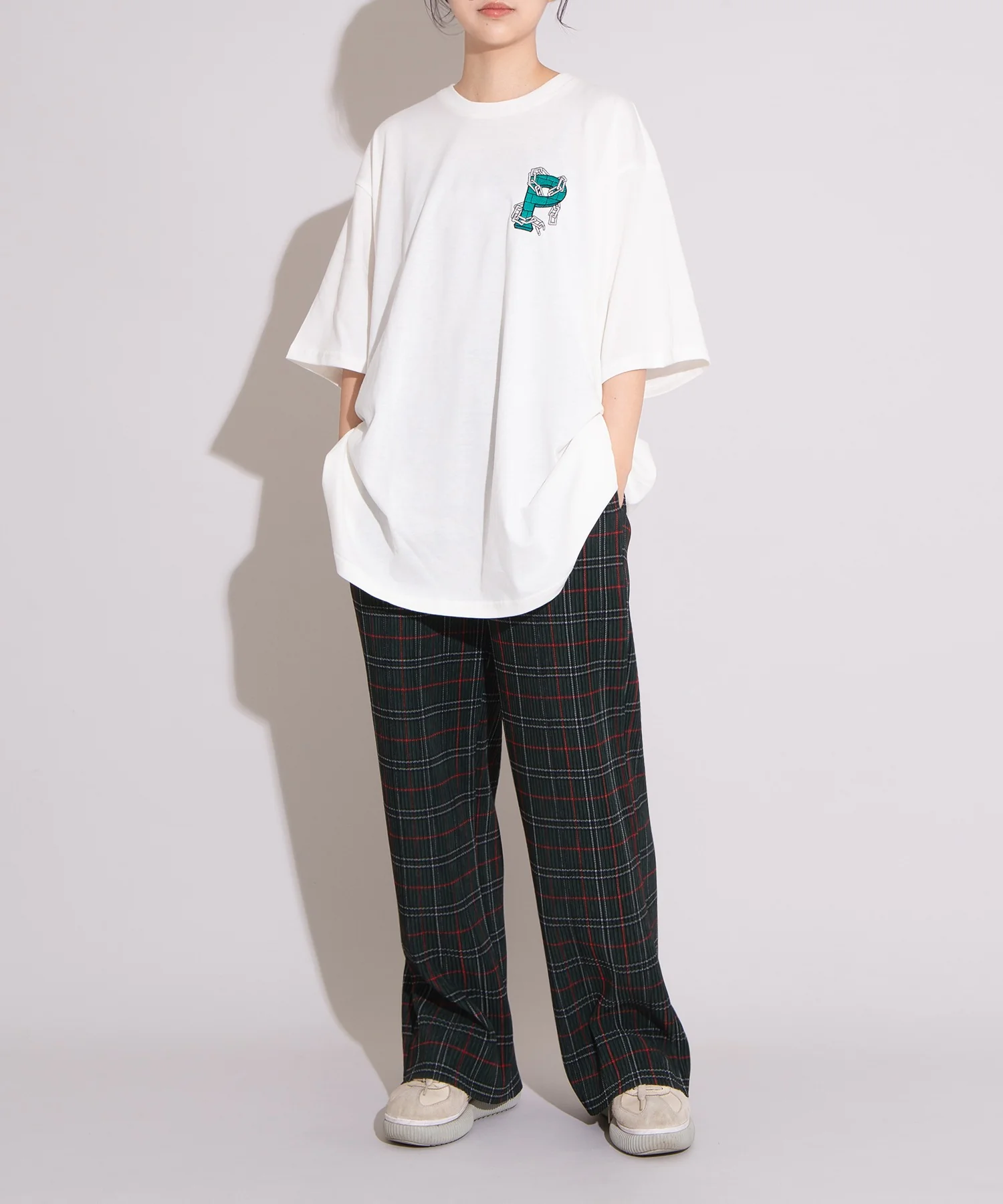鎖ロゴ刺繍Tシャツ - Image 12