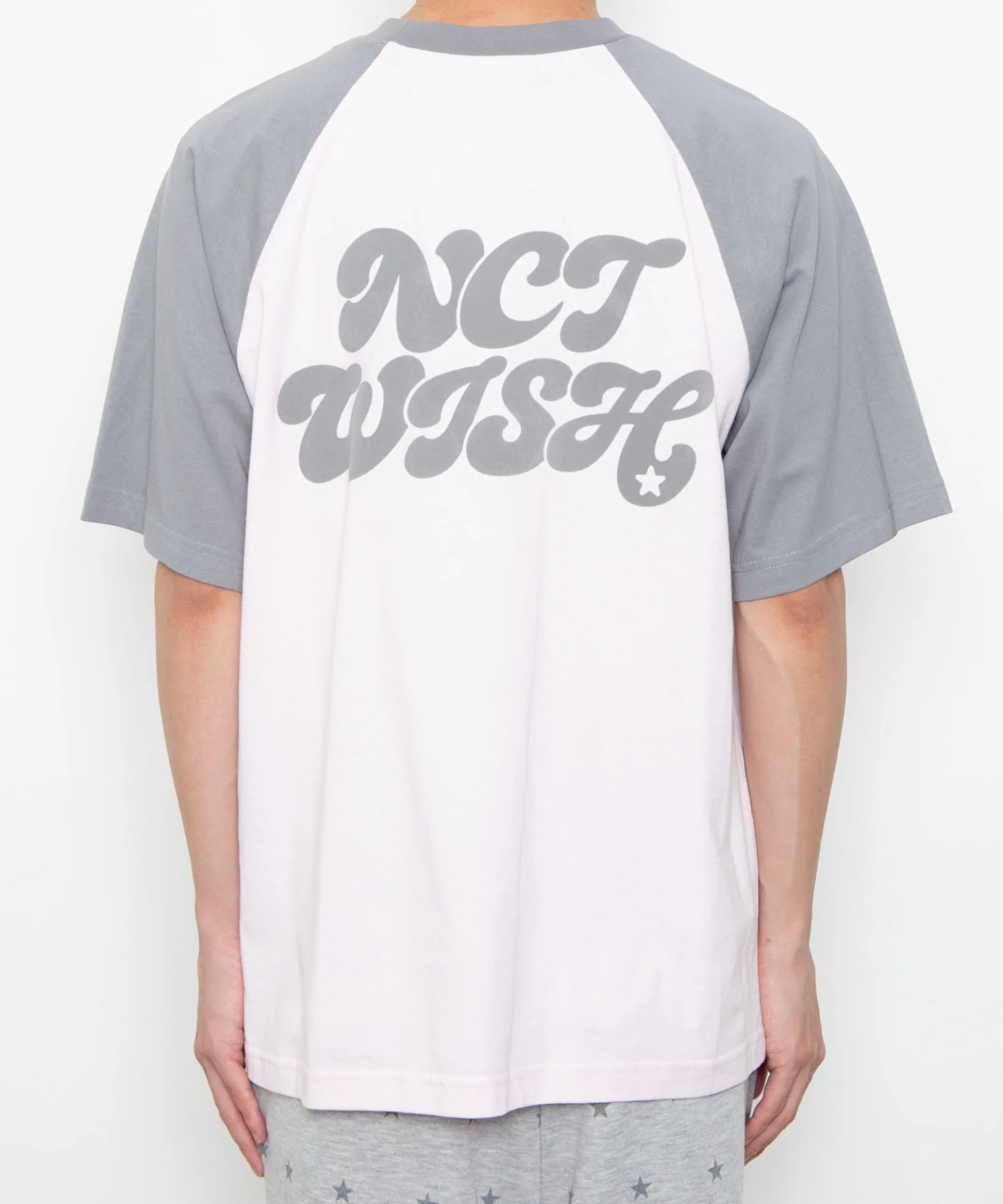 NCT WISH ラグラングラフィックTシャツ - Image 17