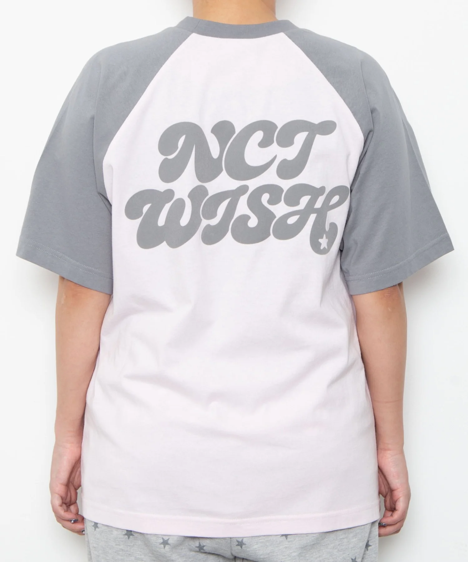 NCT WISH ラグラングラフィックTシャツ - Image 20
