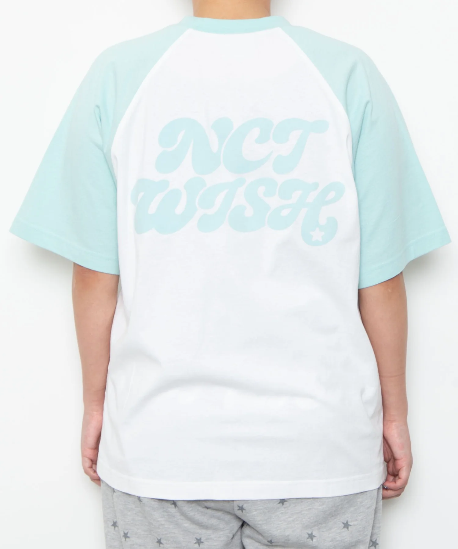 NCT WISH ラグラングラフィックTシャツ - Image 26