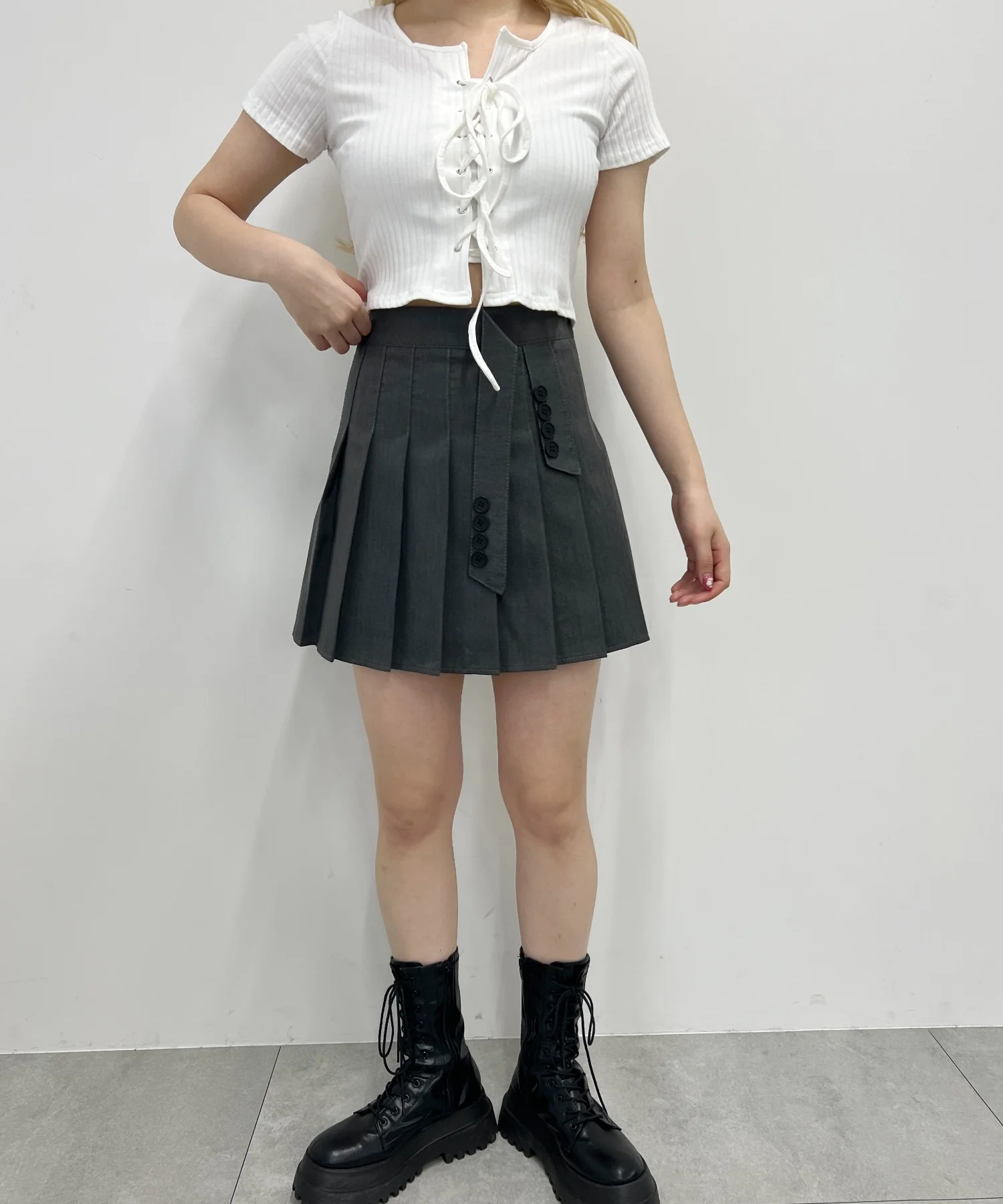 コンパクトレースアップTシャツ - Image 11