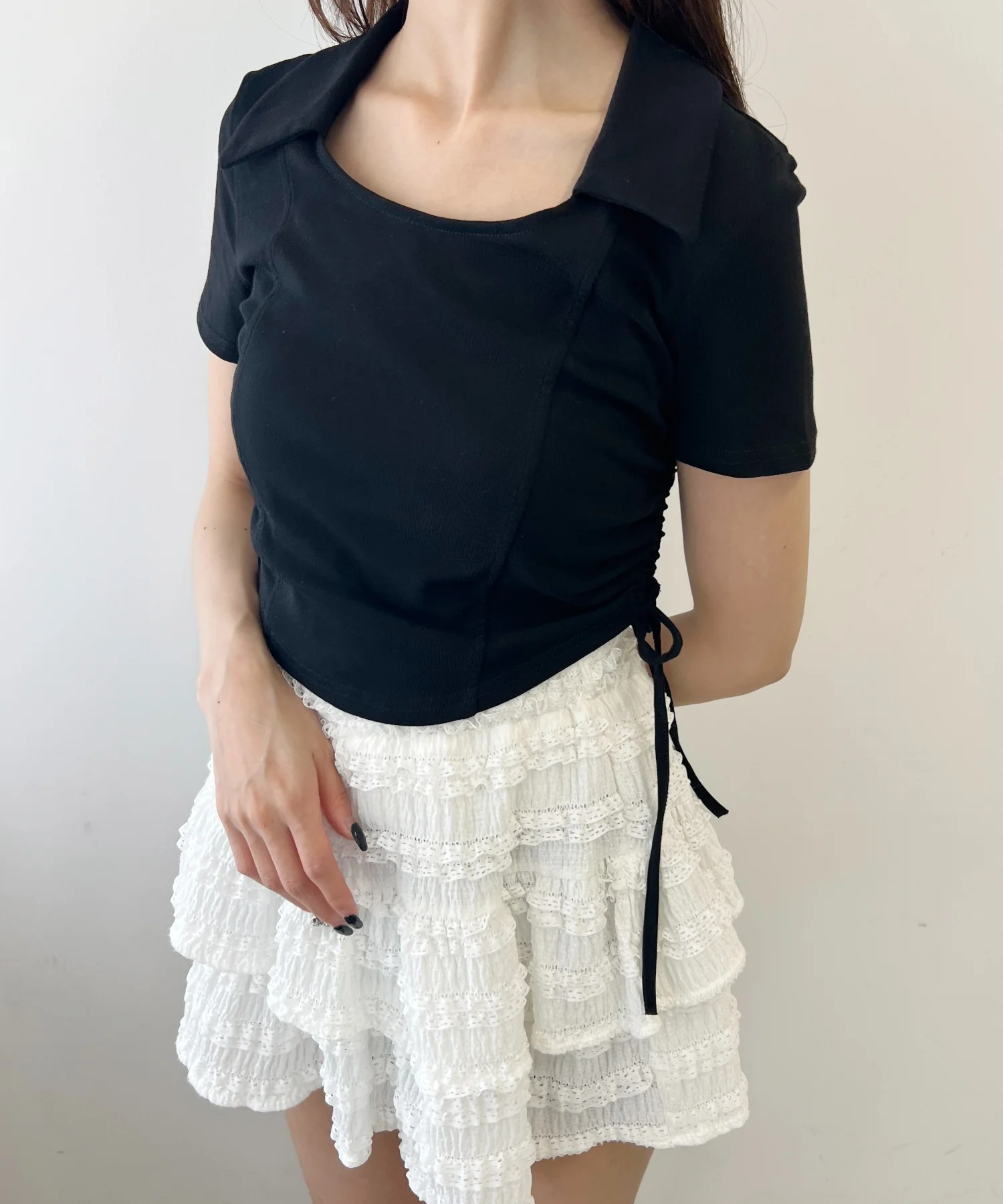 オープンカラーサイドリボンTシャツ - Image 10