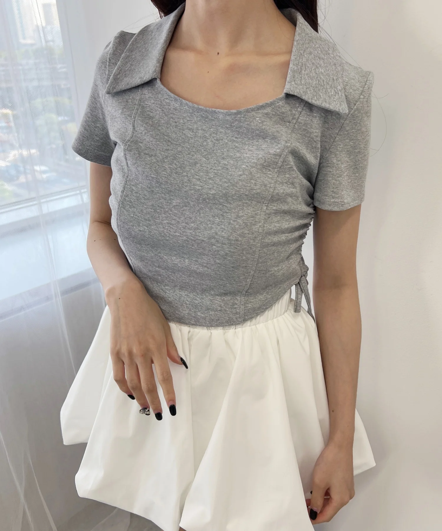 オープンカラーサイドリボンTシャツ - Image 6