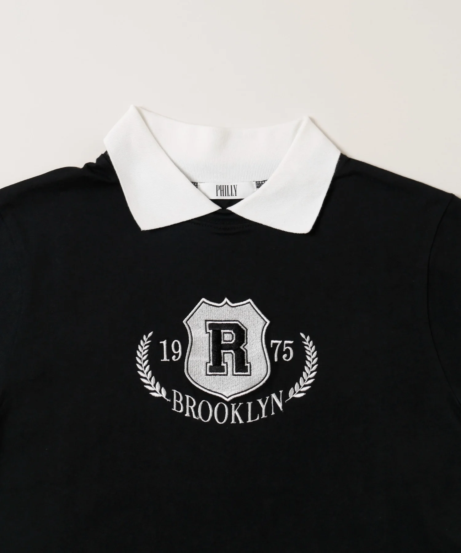 襟付きカレッジ刺繍Tシャツ - Image 15