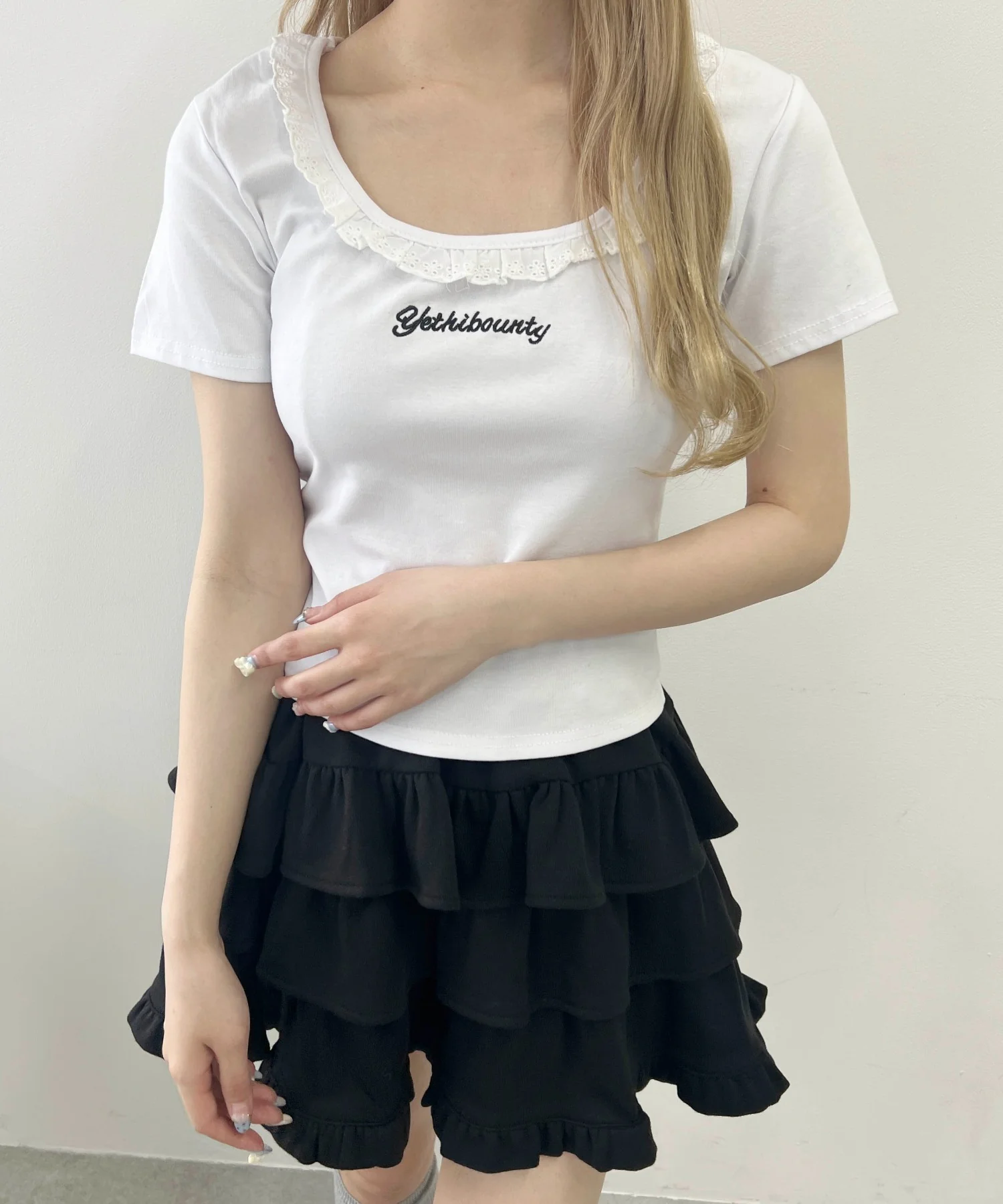 レースネックTシャツ - Image 2