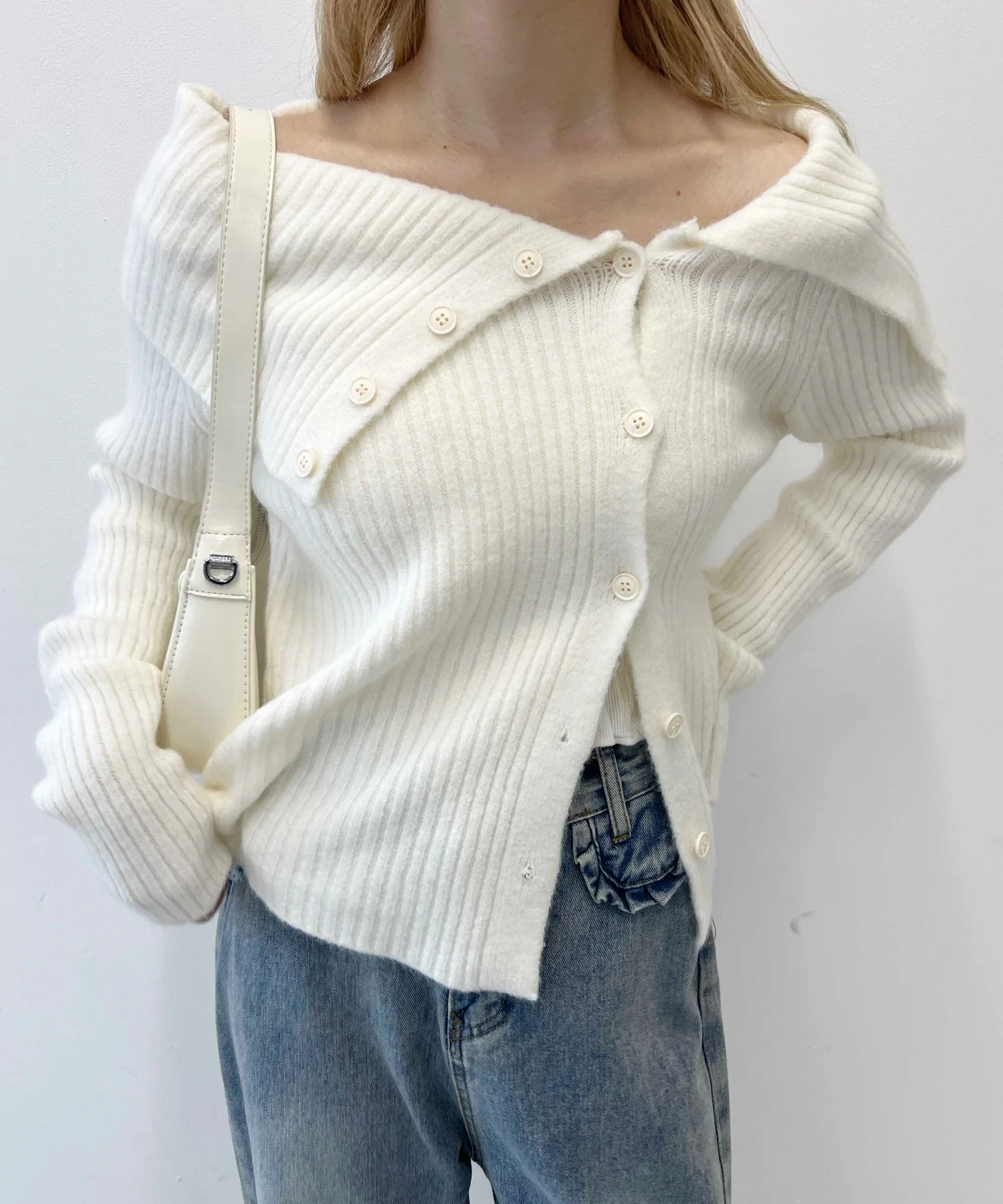 ビッグカラーオフショルニット - Image 3