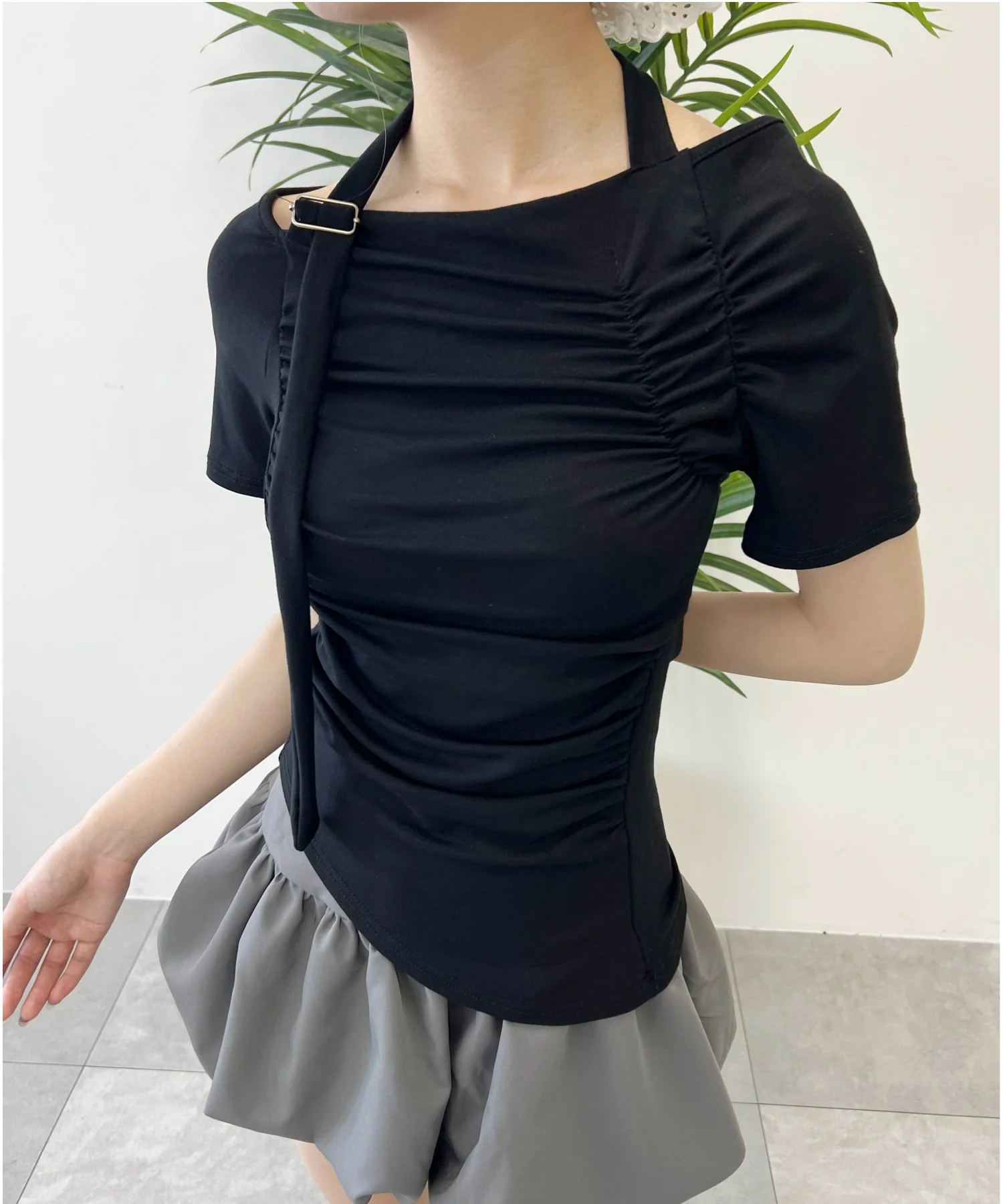 ベルトデザインオフショルTシャツ - Image 2
