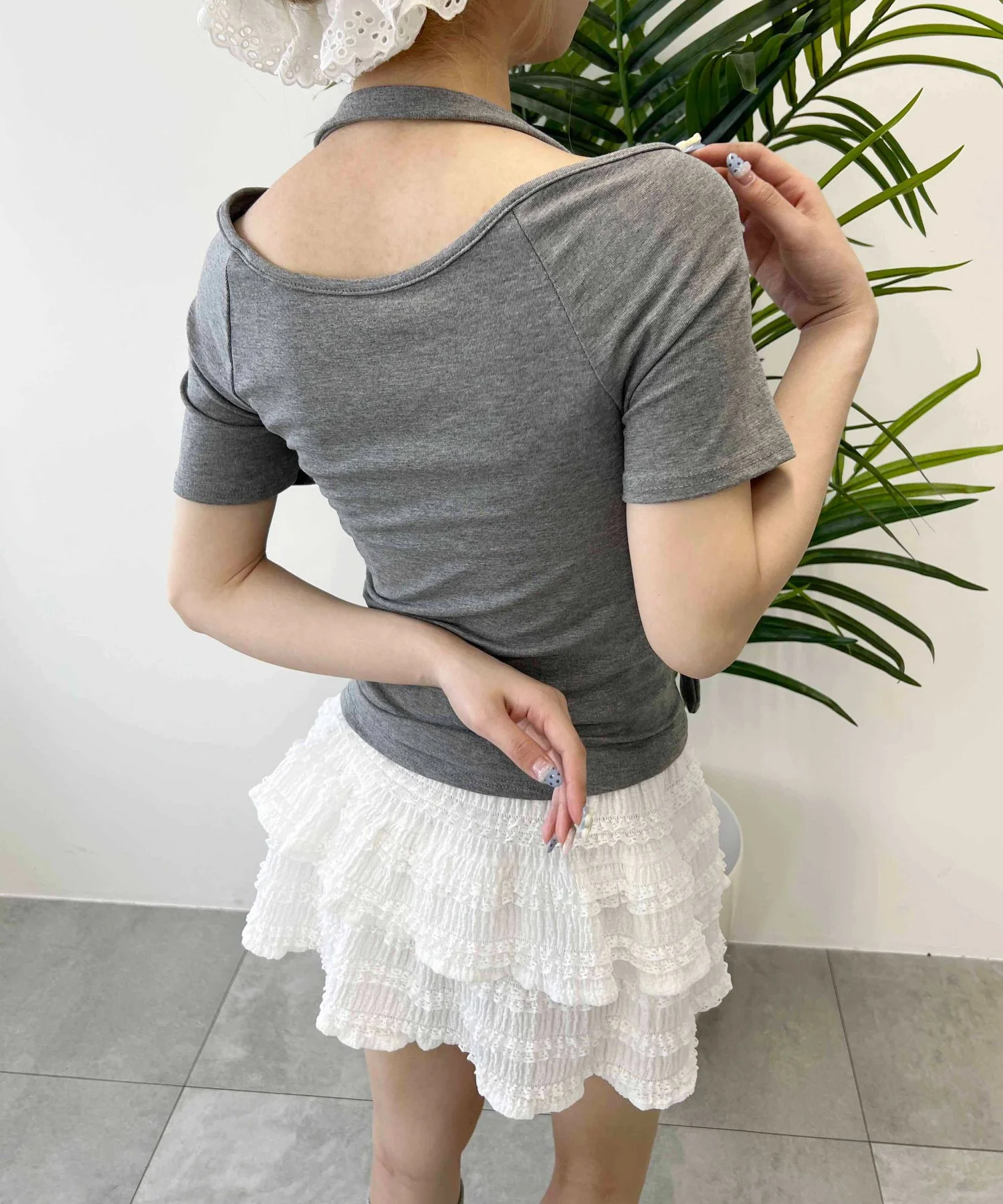 ベルトデザインオフショルTシャツ - Image 3