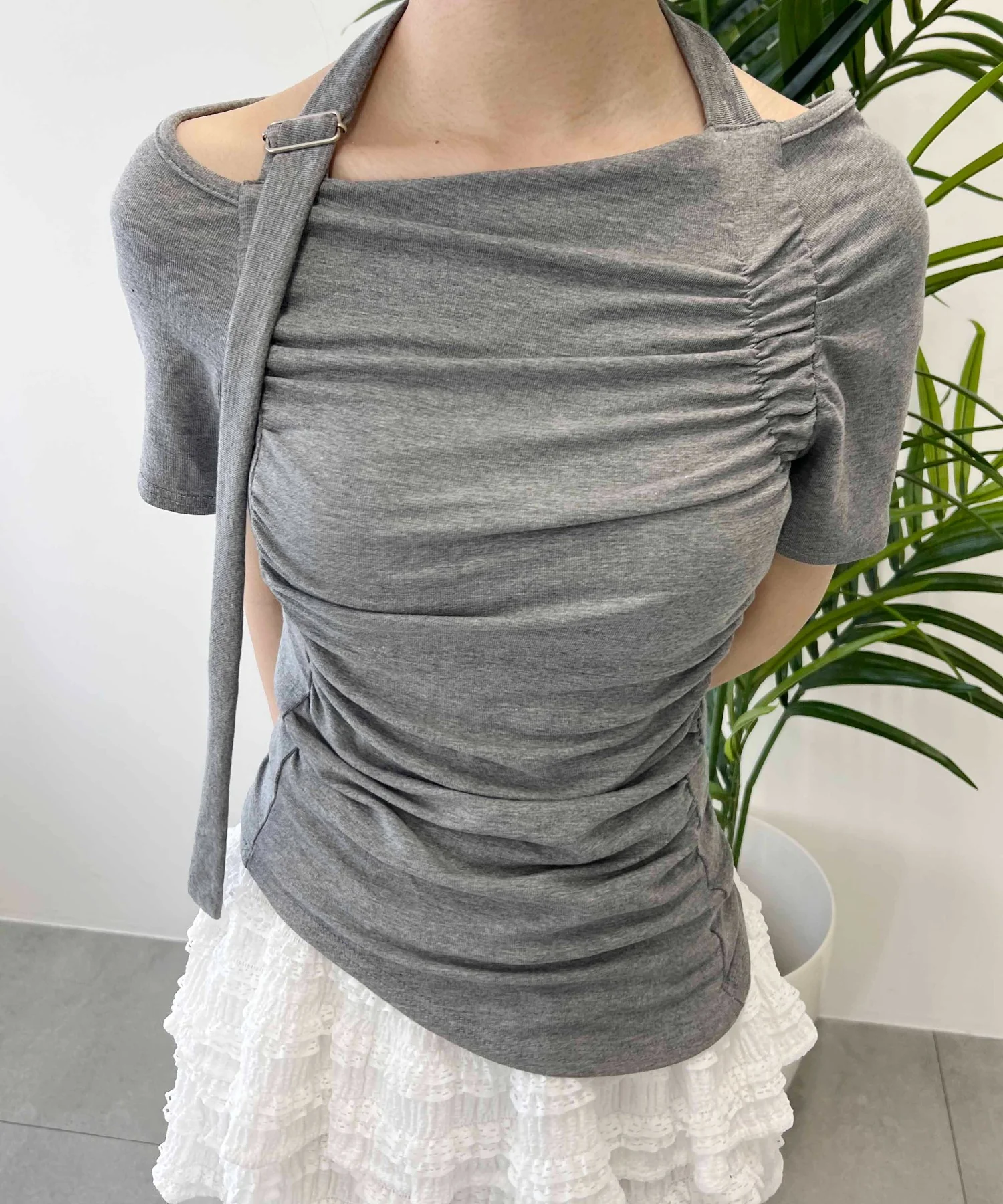 ベルトデザインオフショルTシャツ - Image 4