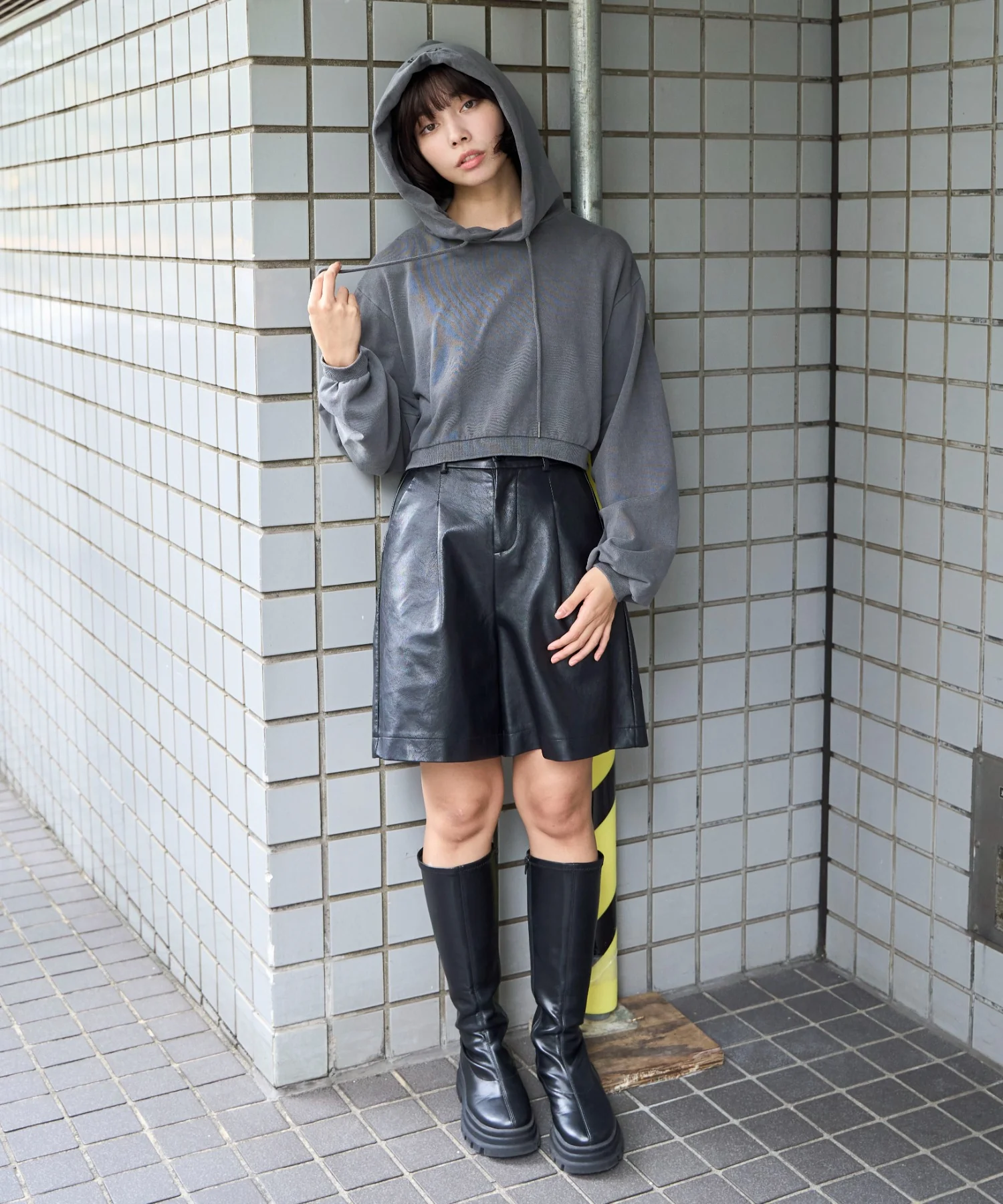 ピグメントショートグラフィックプルパーカー - Image 10