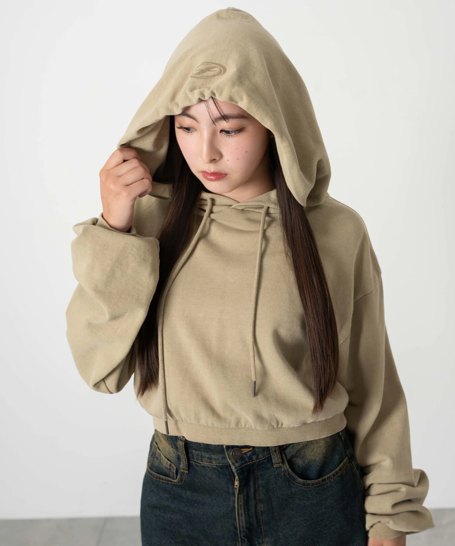ピグメントショートグラフィックプルパーカー - Image 17