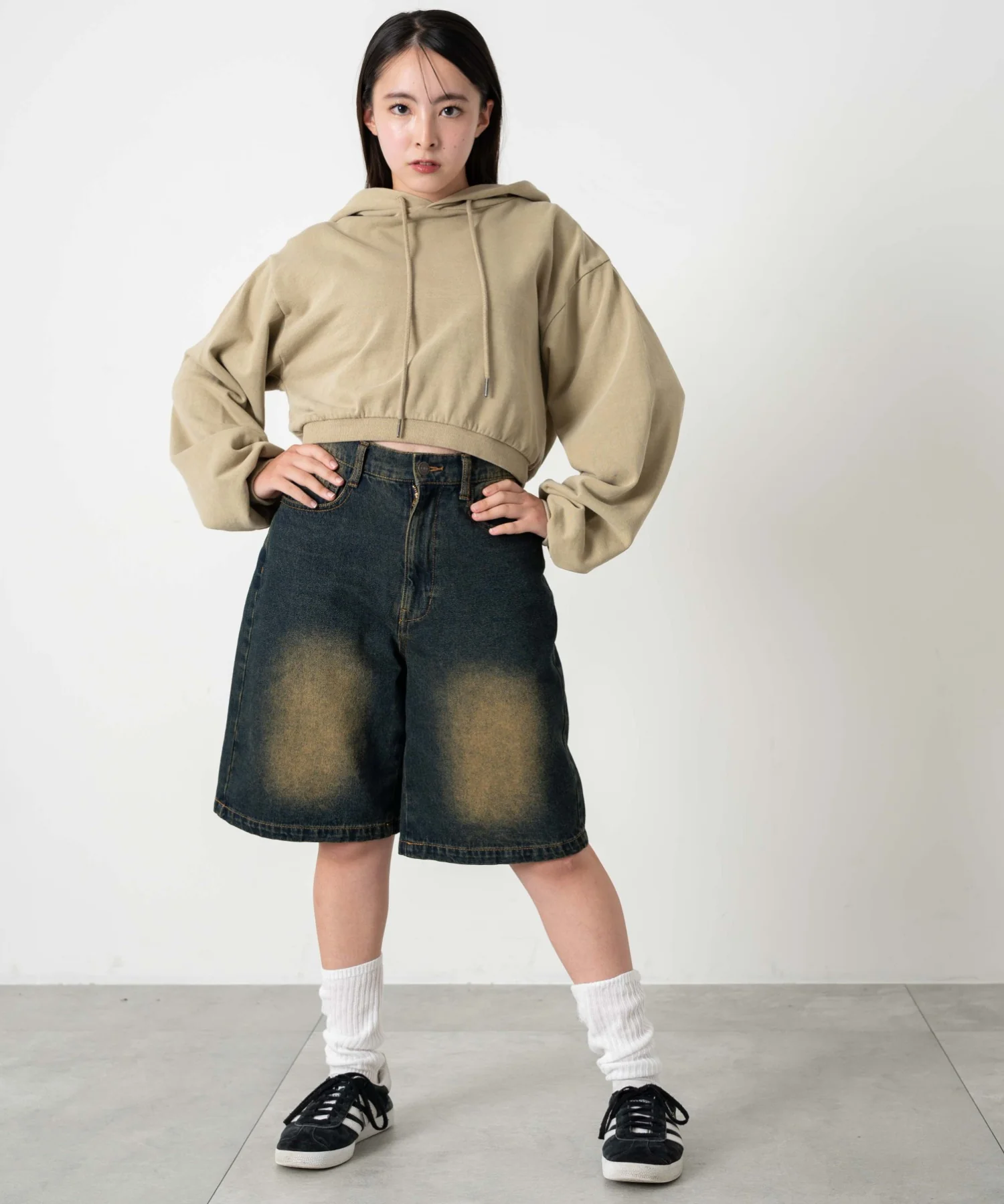 ピグメントショートグラフィックプルパーカー - Image 19