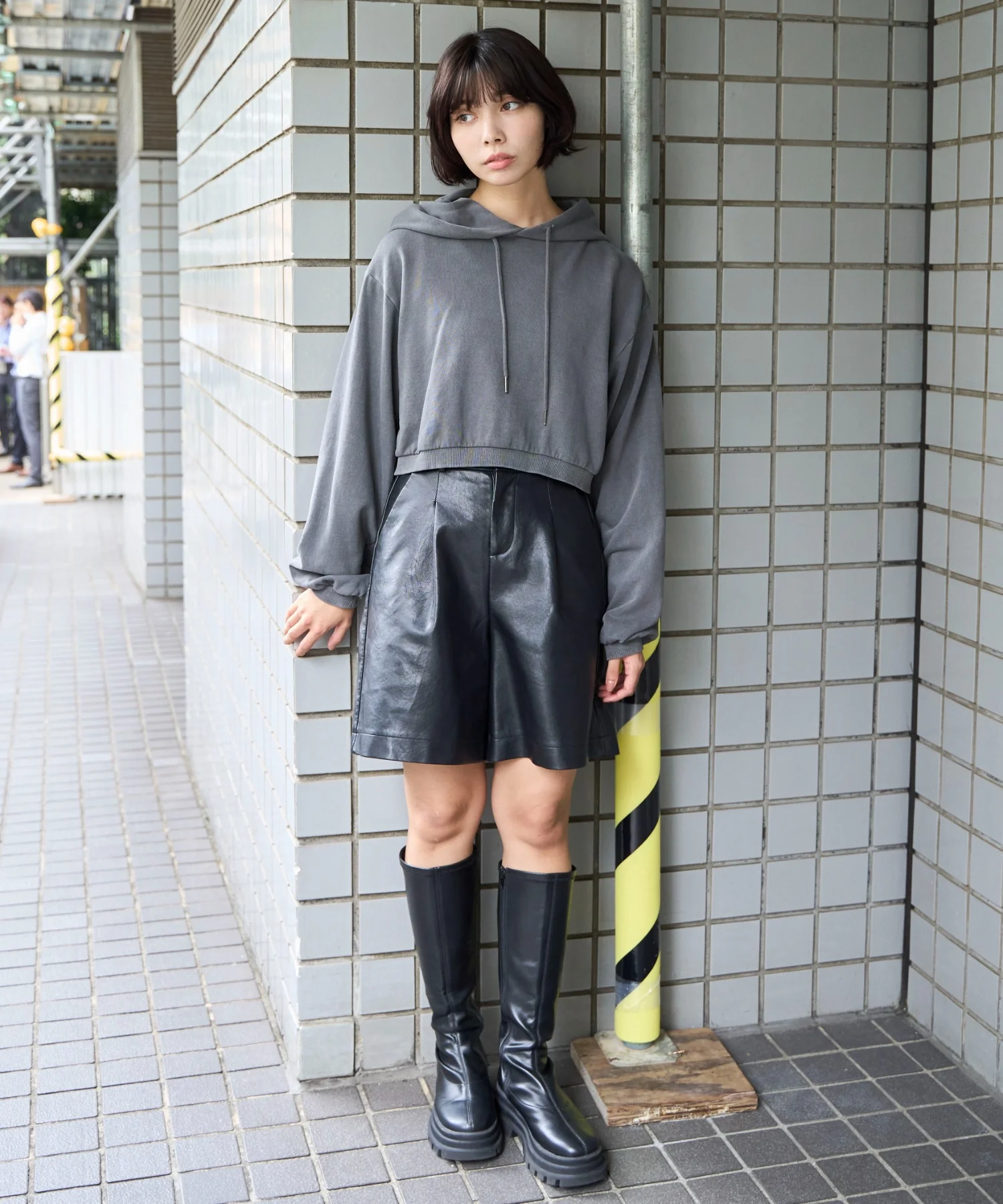 ピグメントショートグラフィックプルパーカー - Image 4