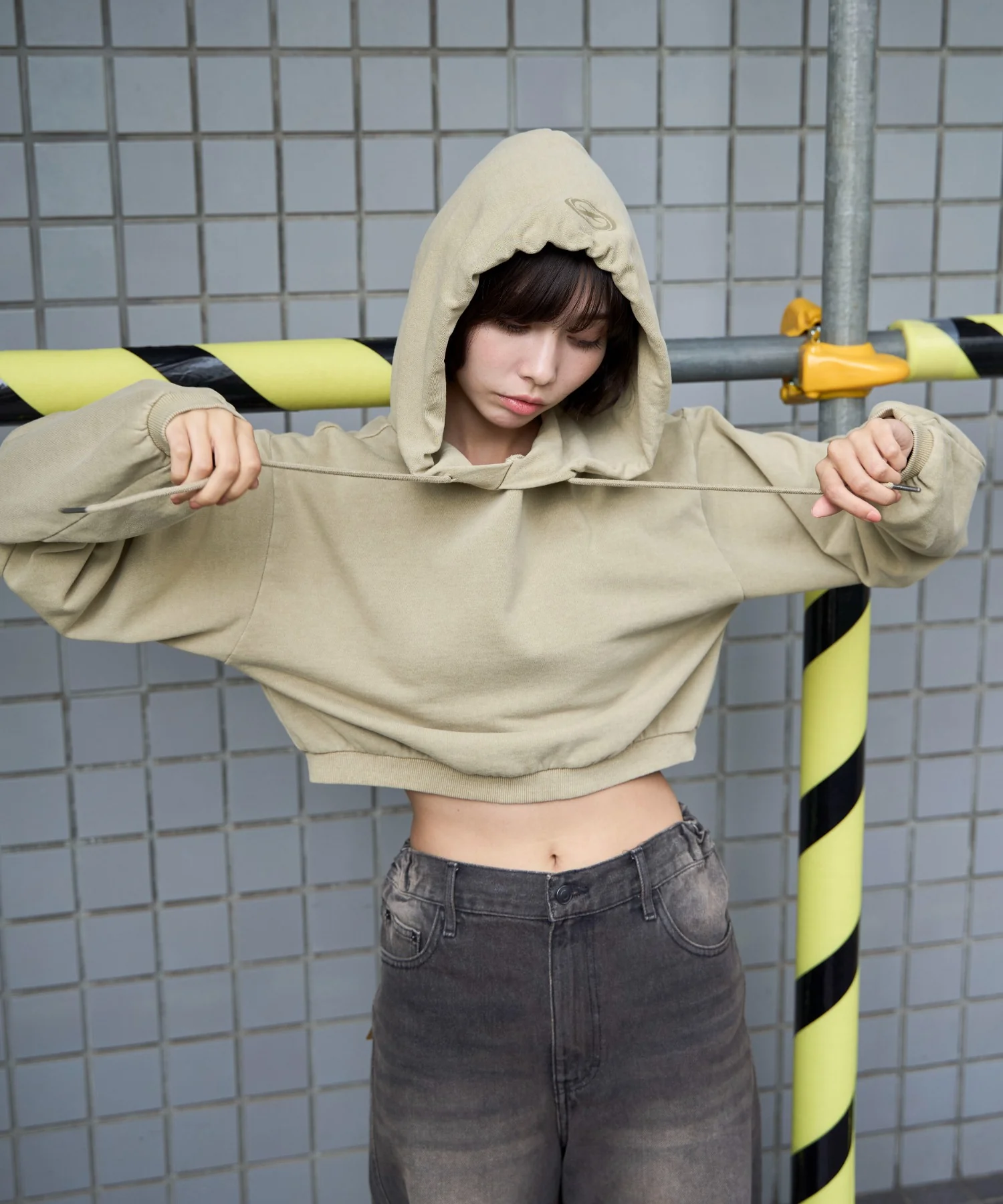 ピグメントショートグラフィックプルパーカー - Image 7