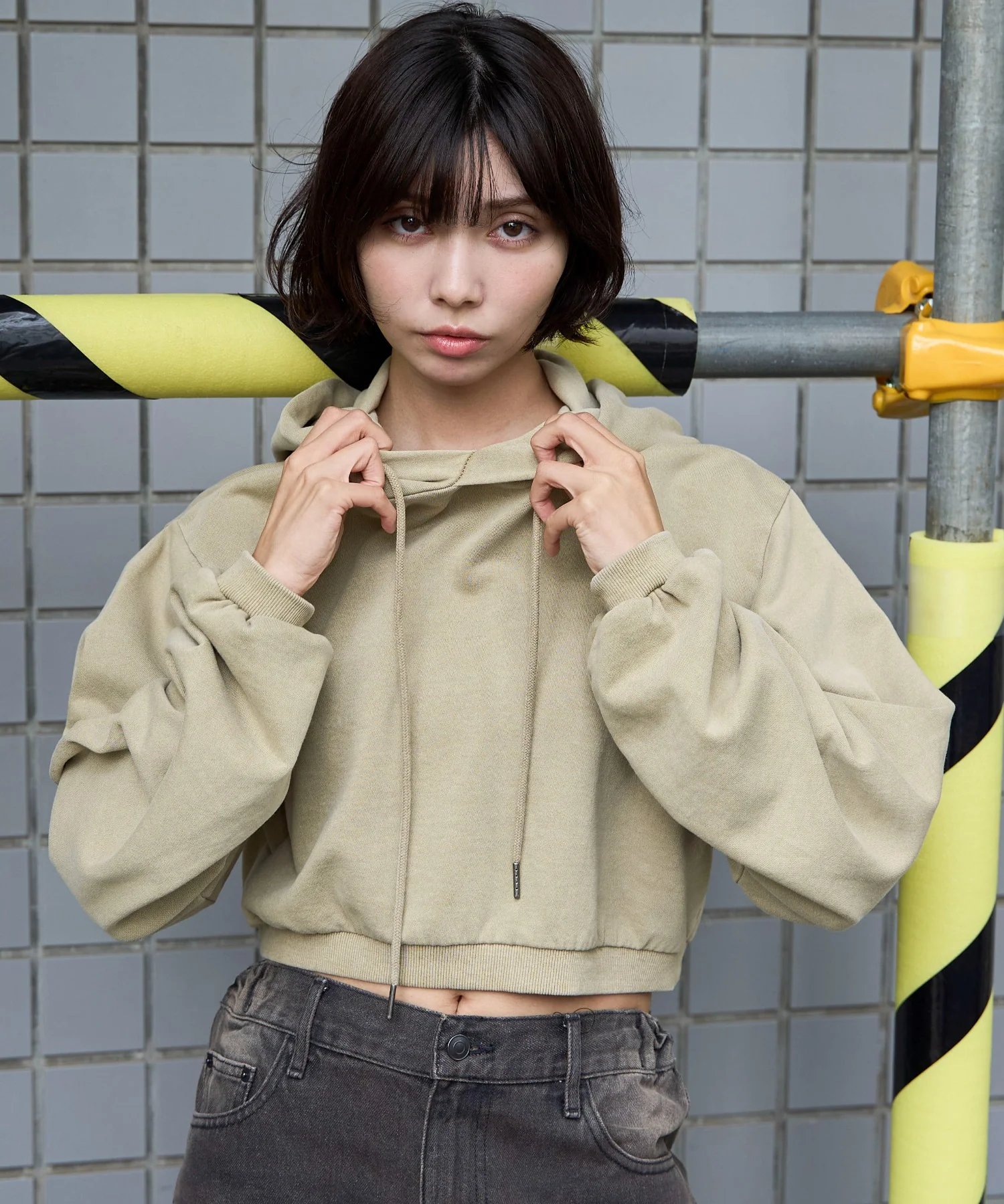 ピグメントショートグラフィックプルパーカー - Image 8