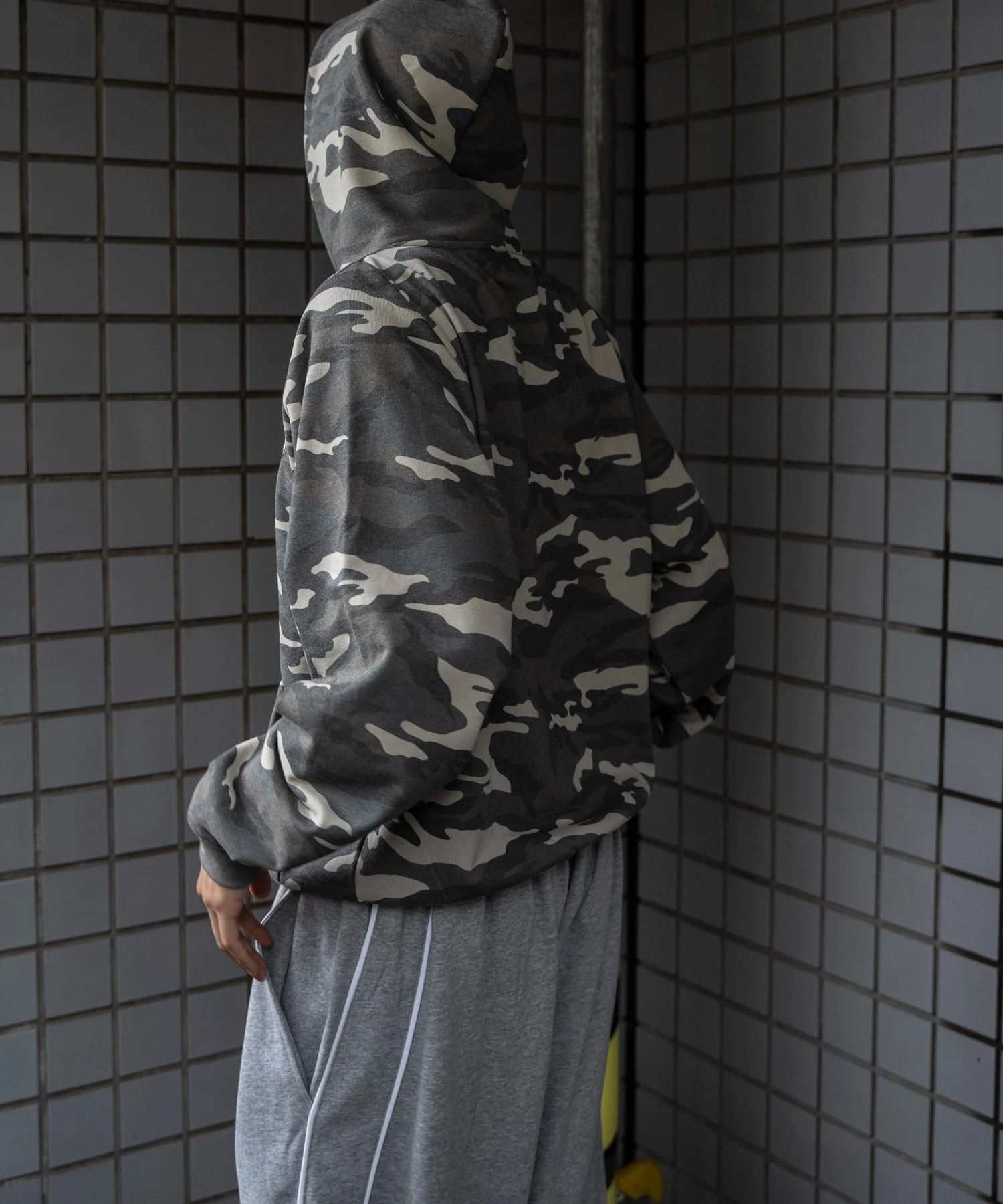 パターンメタルワンポイントプルパーカー - Image 11