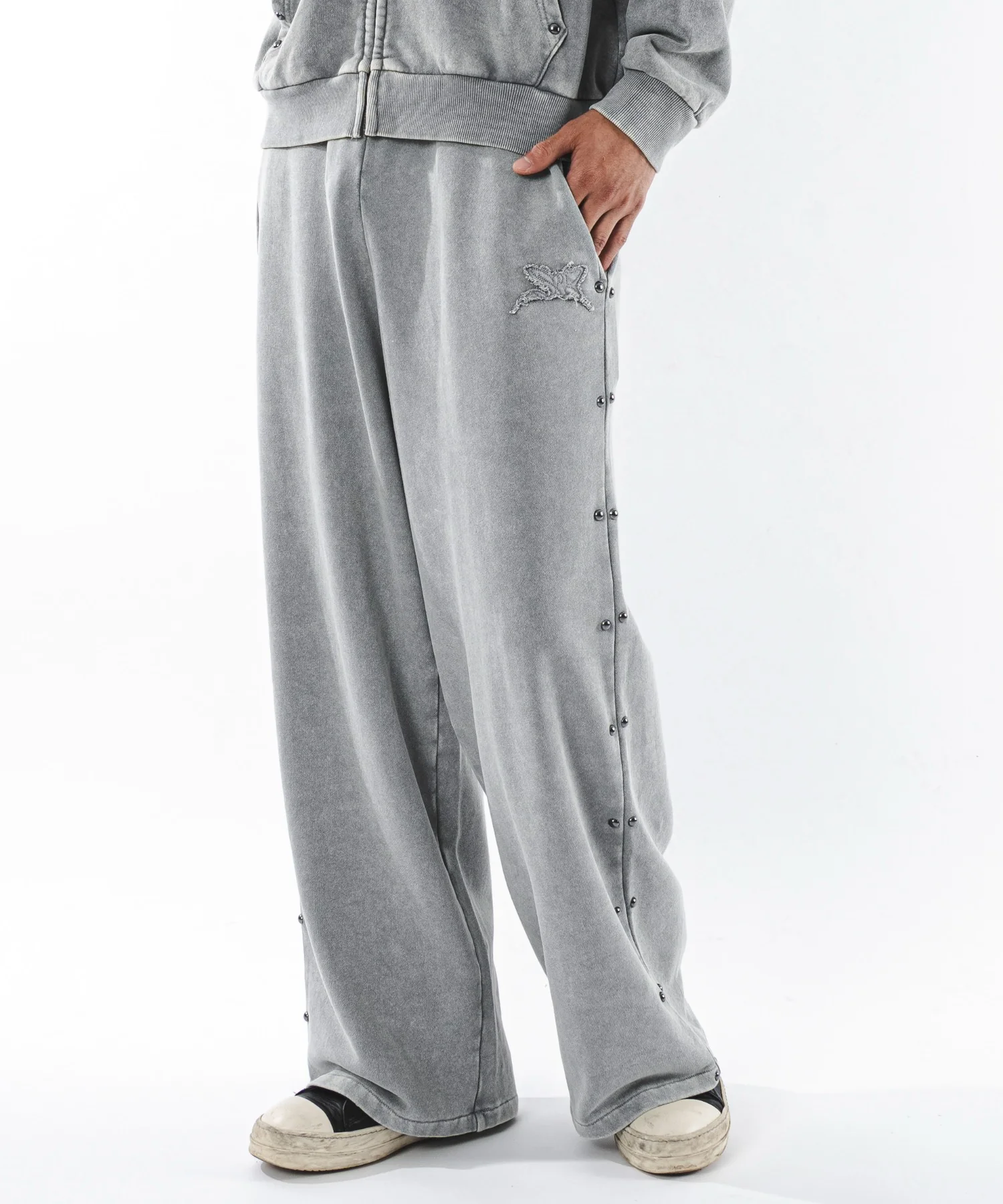 ブリーチスタッズロゴスウェットパンツ - Image 18