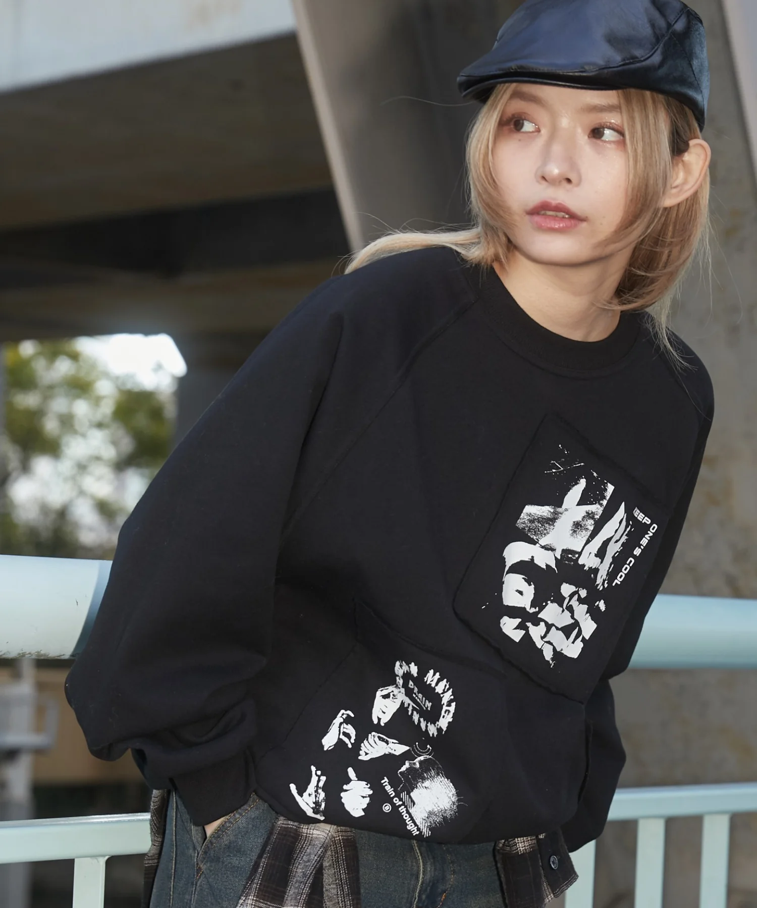 フォトペーストグラフィックプルオーバー - Image 5