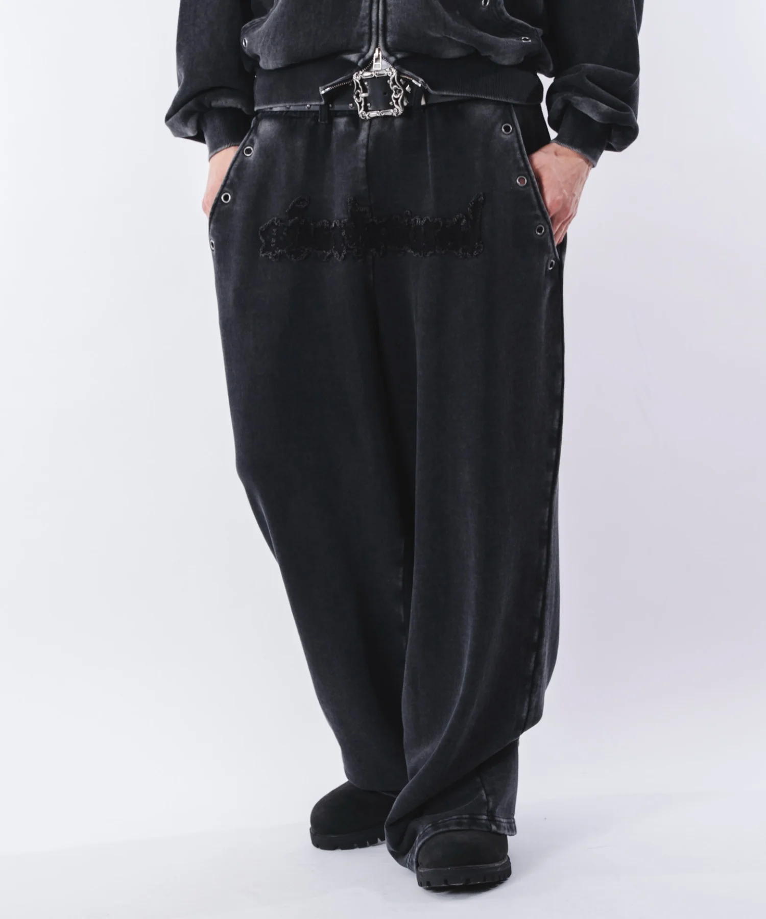ブリーチハトメスウェットパンツ - Image 4