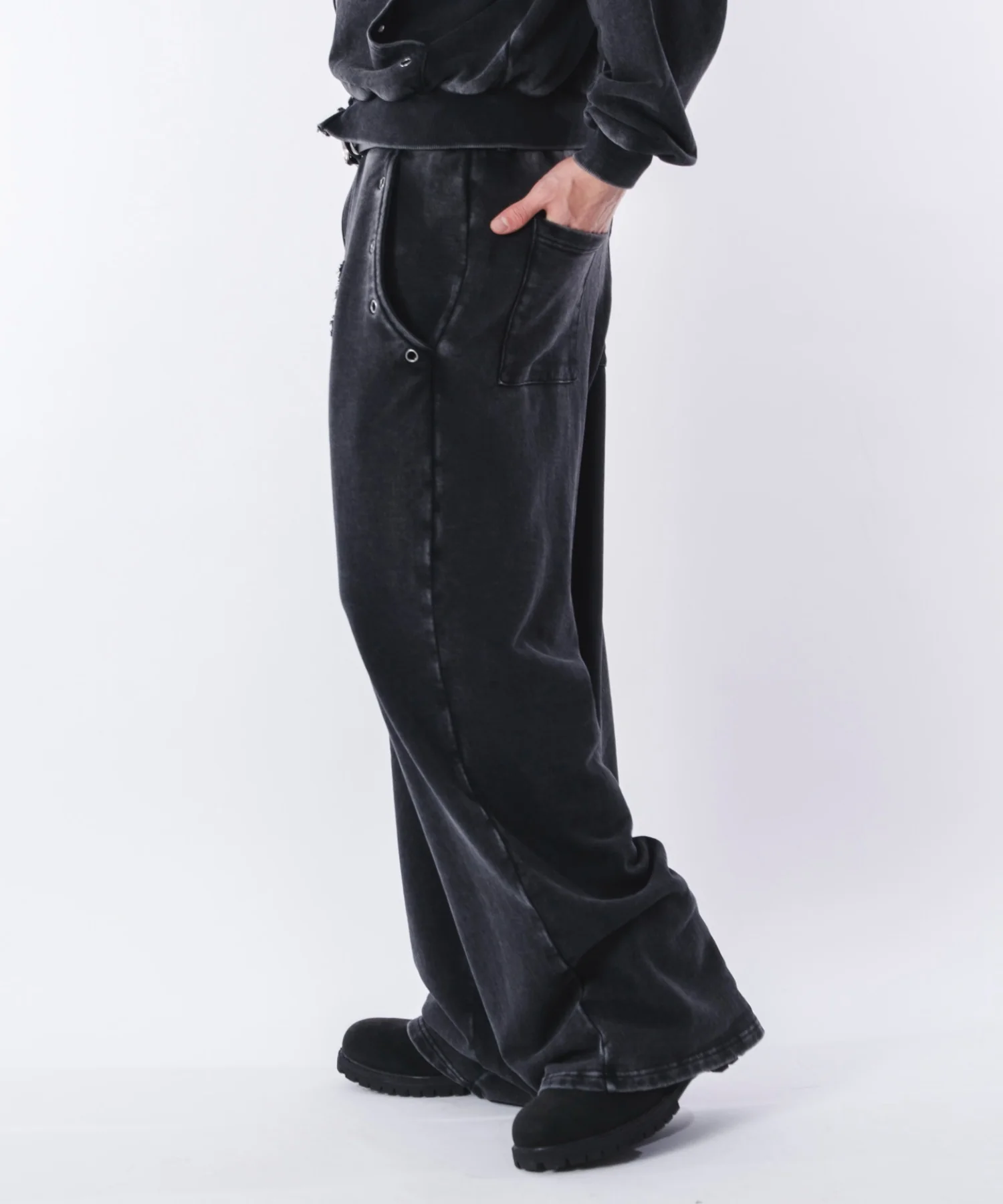 ブリーチハトメスウェットパンツ - Image 40
