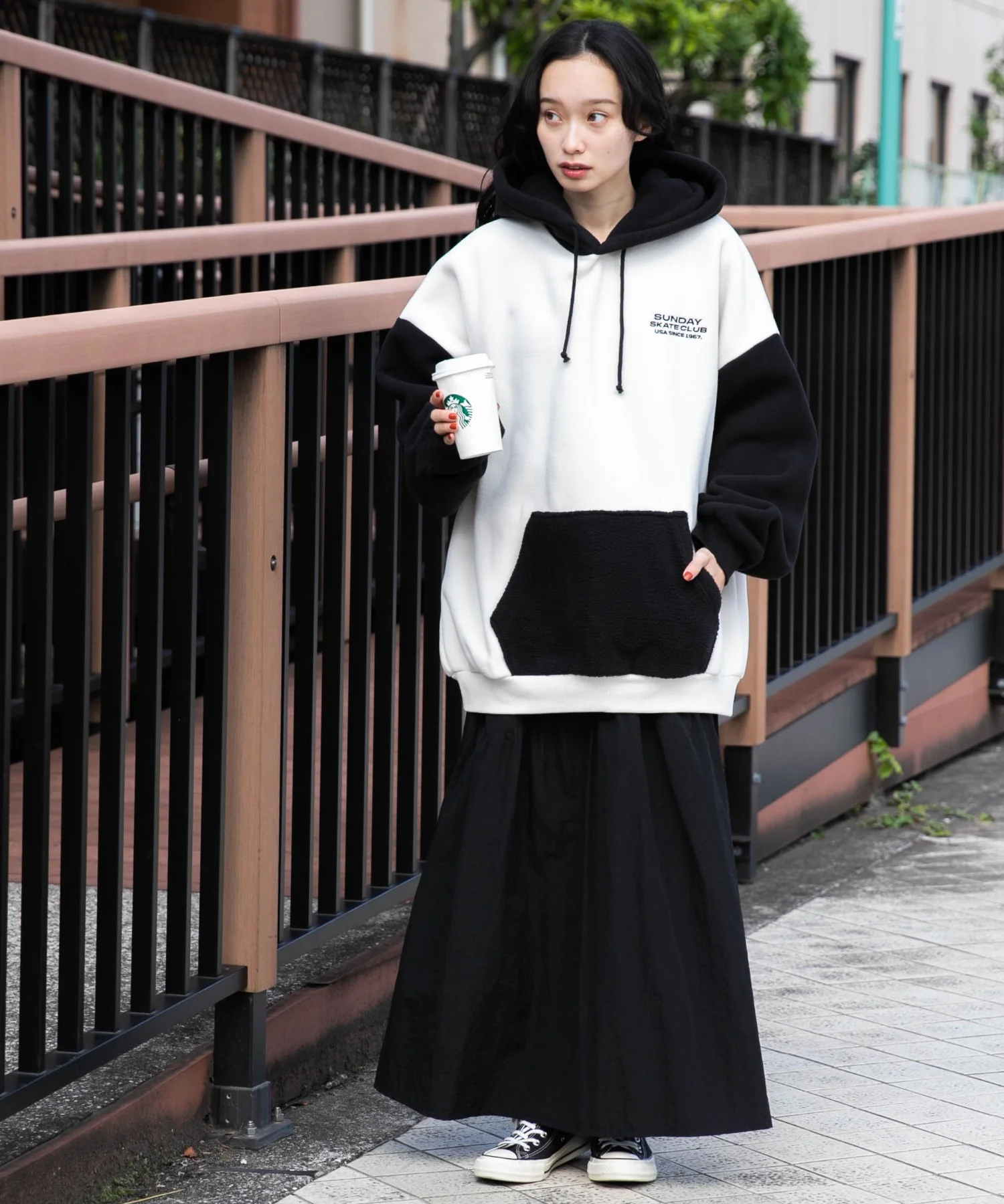 バイカラーフリースグラフィックプルパーカー - Image 17