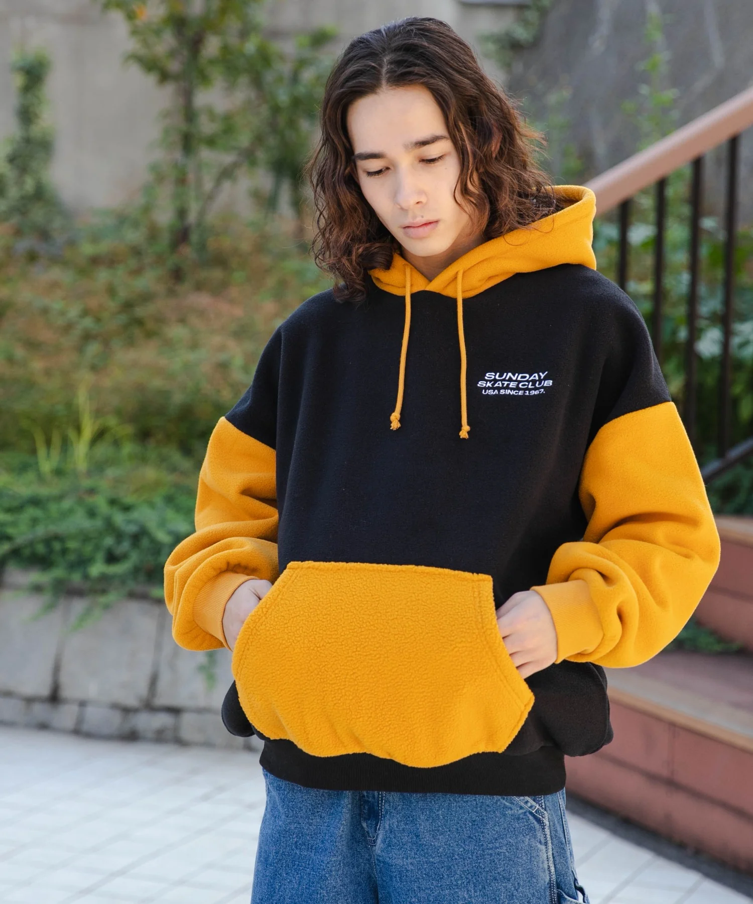 バイカラーフリースグラフィックプルパーカー - Image 18