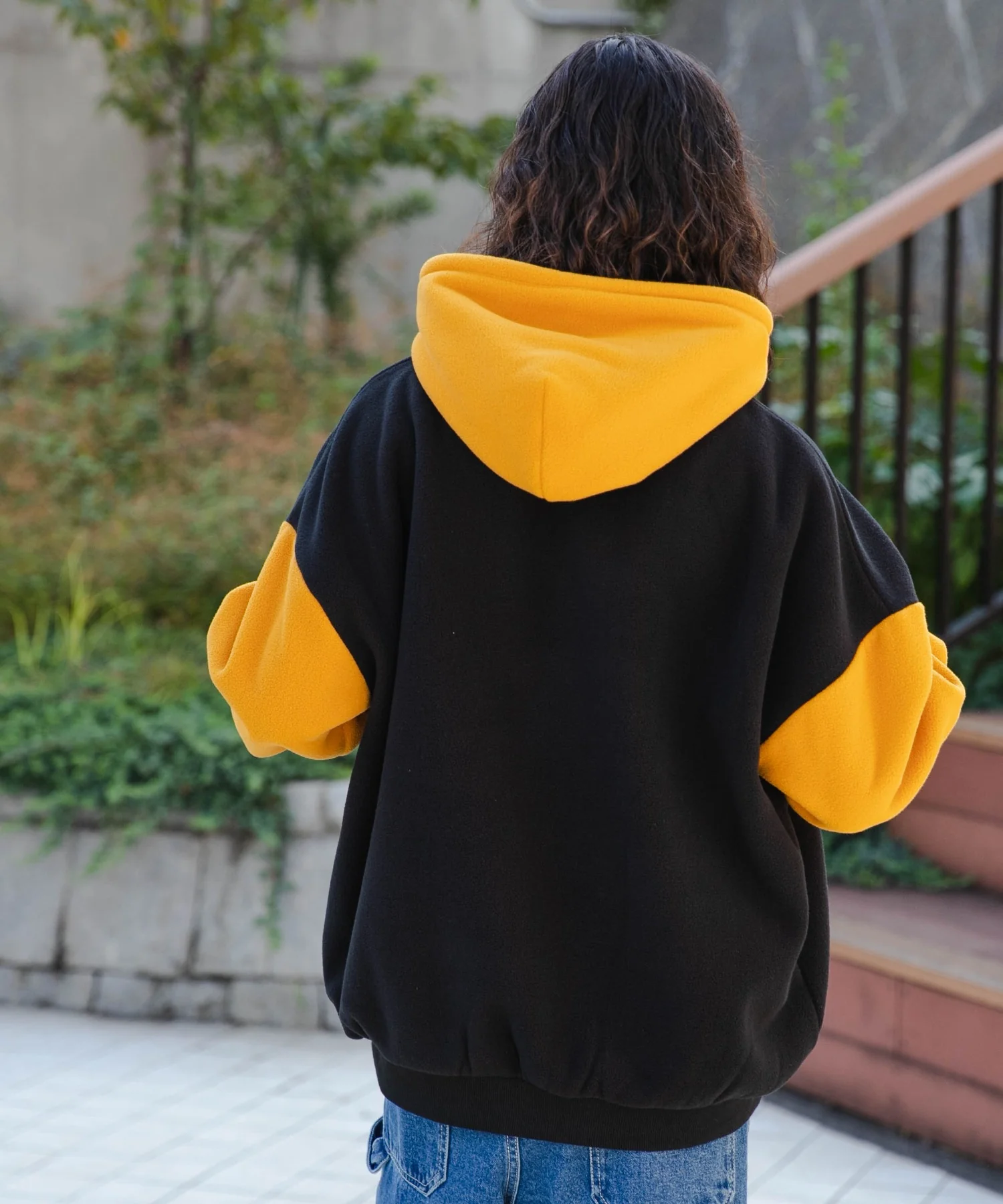 バイカラーフリースグラフィックプルパーカー - Image 19