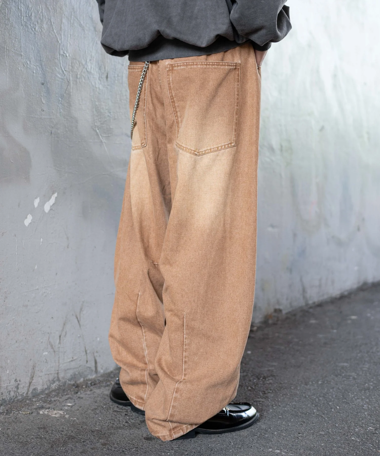 チェーン付きバルーンデニムパンツ - Image 19